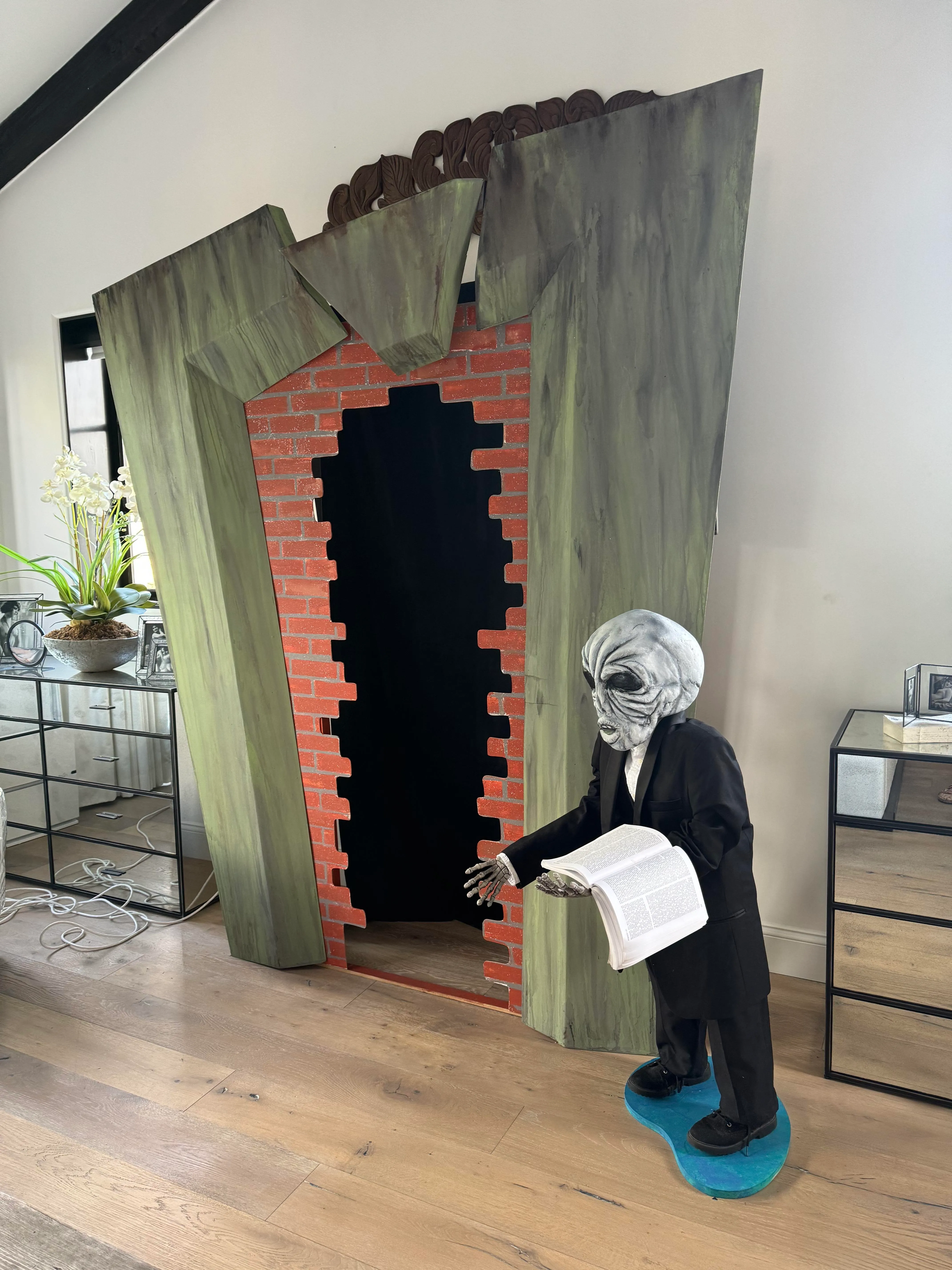 Beetlejuice Wedding Mantel 