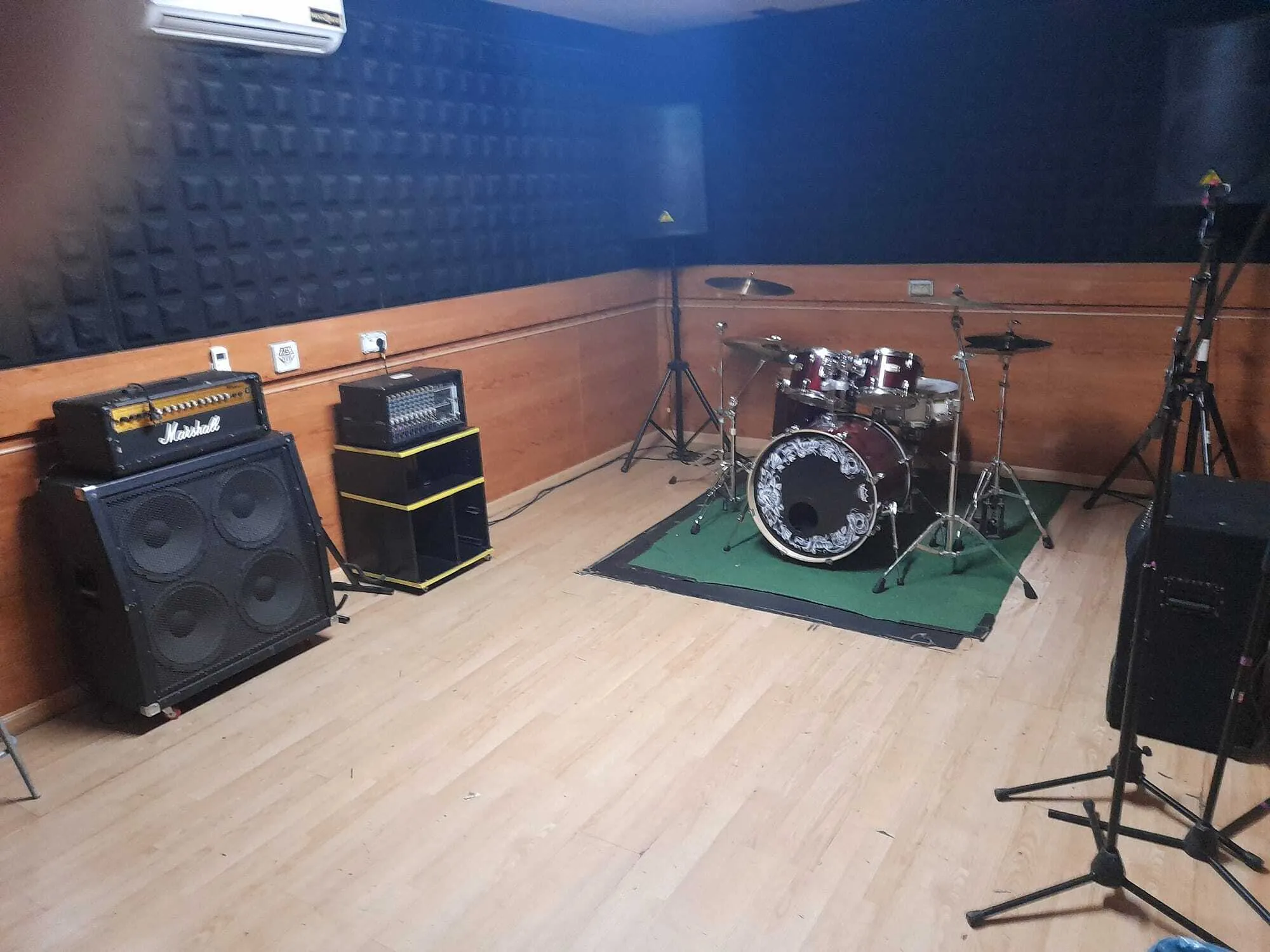 Sala de Ensayo "Motörhead" (grande) — Alquiler por Horas