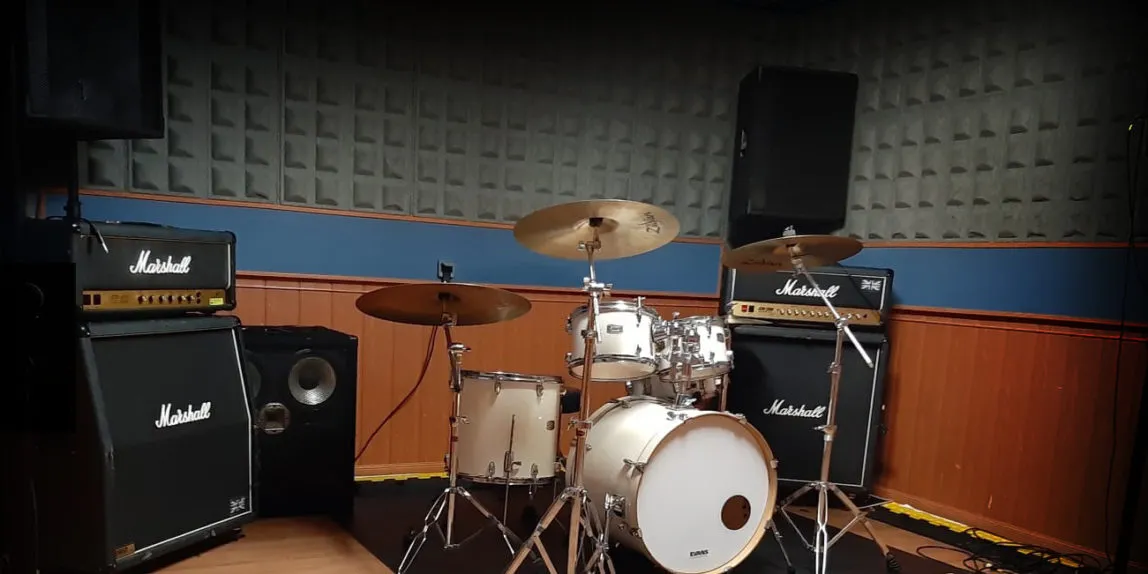 Sala de Ensayo "Extremoduro" (grande) — Alquiler por Horas