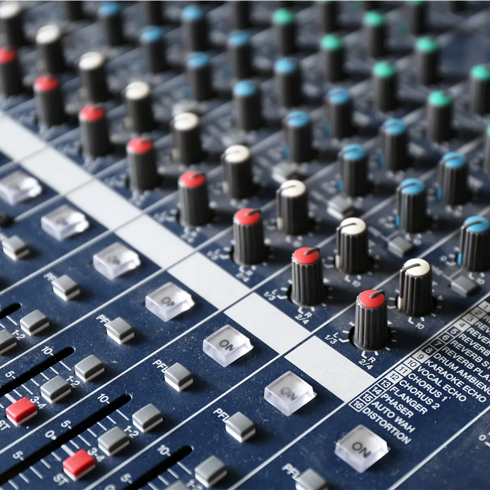 AUDIO MIXERS & STAGEBOX