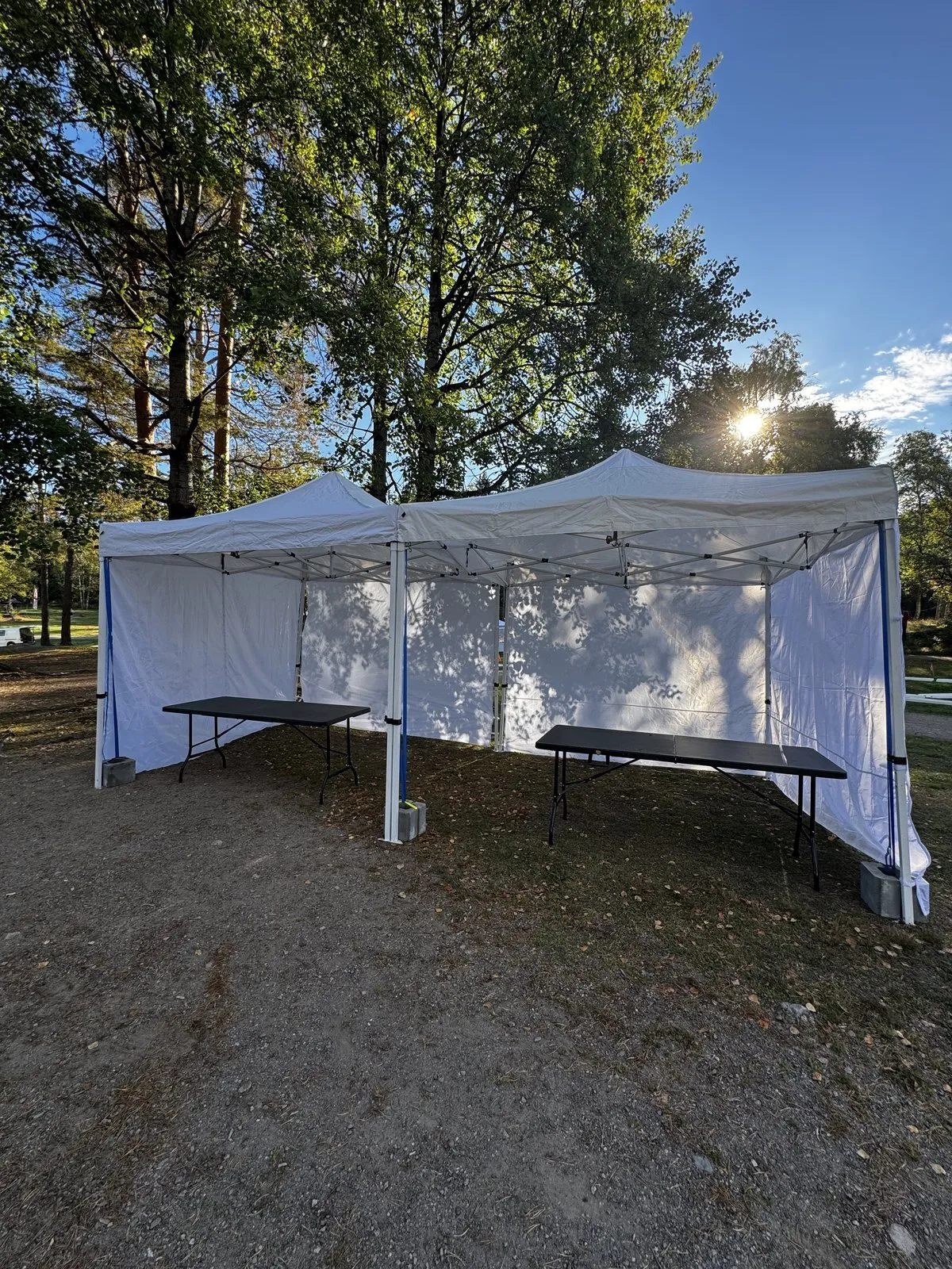 Partytelt 3x6 m med bord og stoler