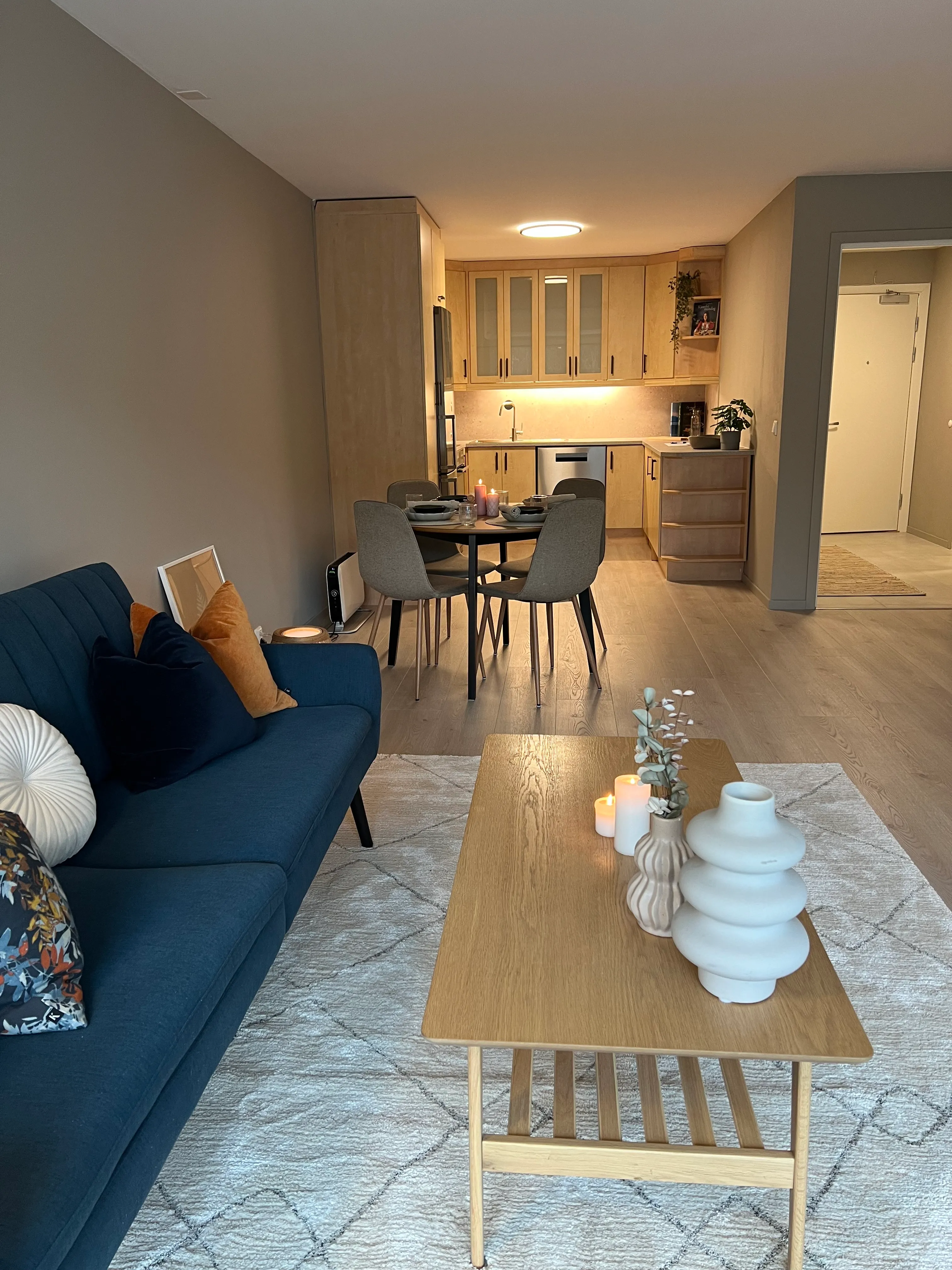 Blå 3-seters sofa til leie