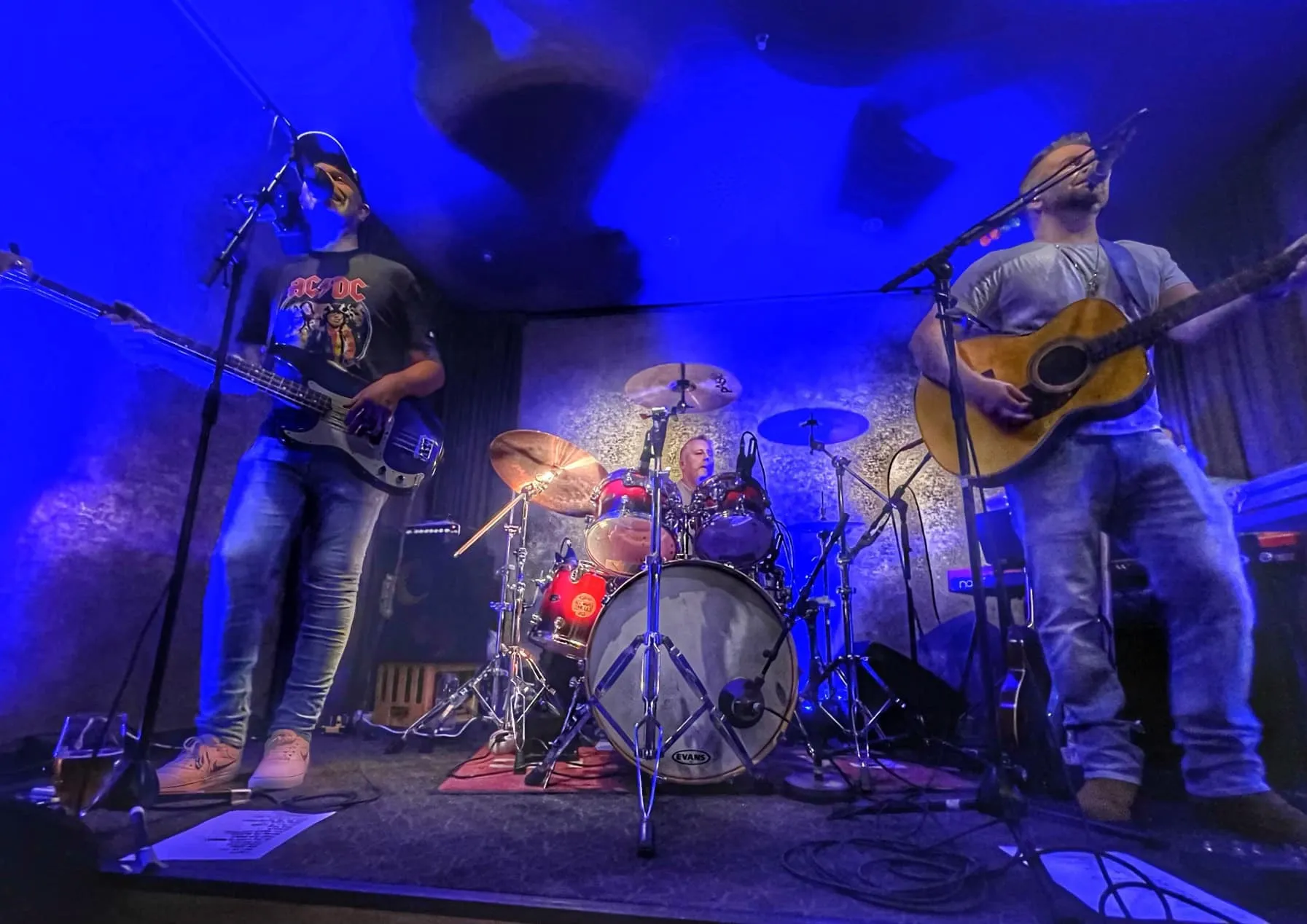 Liveband- The Bruuds