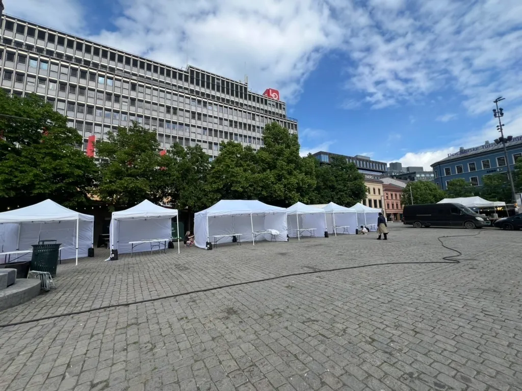 Partytelt 3x6 m med festivalbord og benker