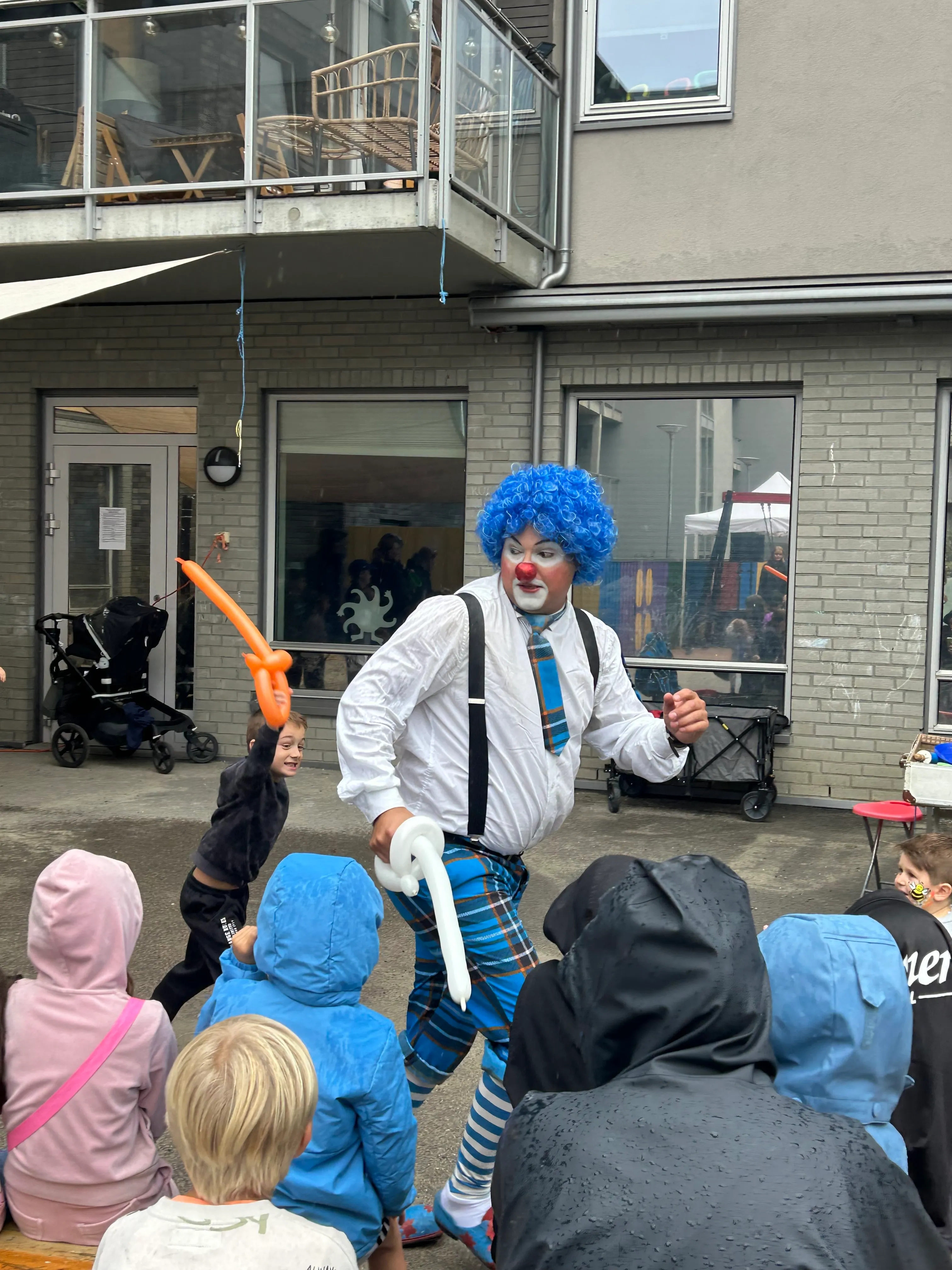 Ballongkunst av Klovnen Sushi