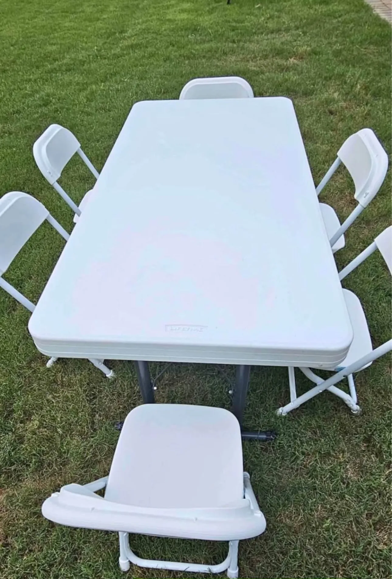Kids Table & Chairs