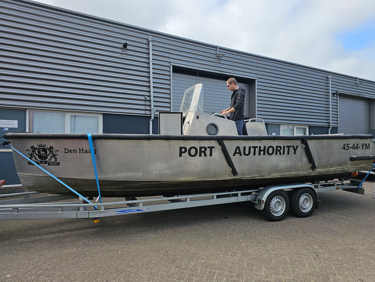 SB24 - Aluminium werkboot 8m FNM