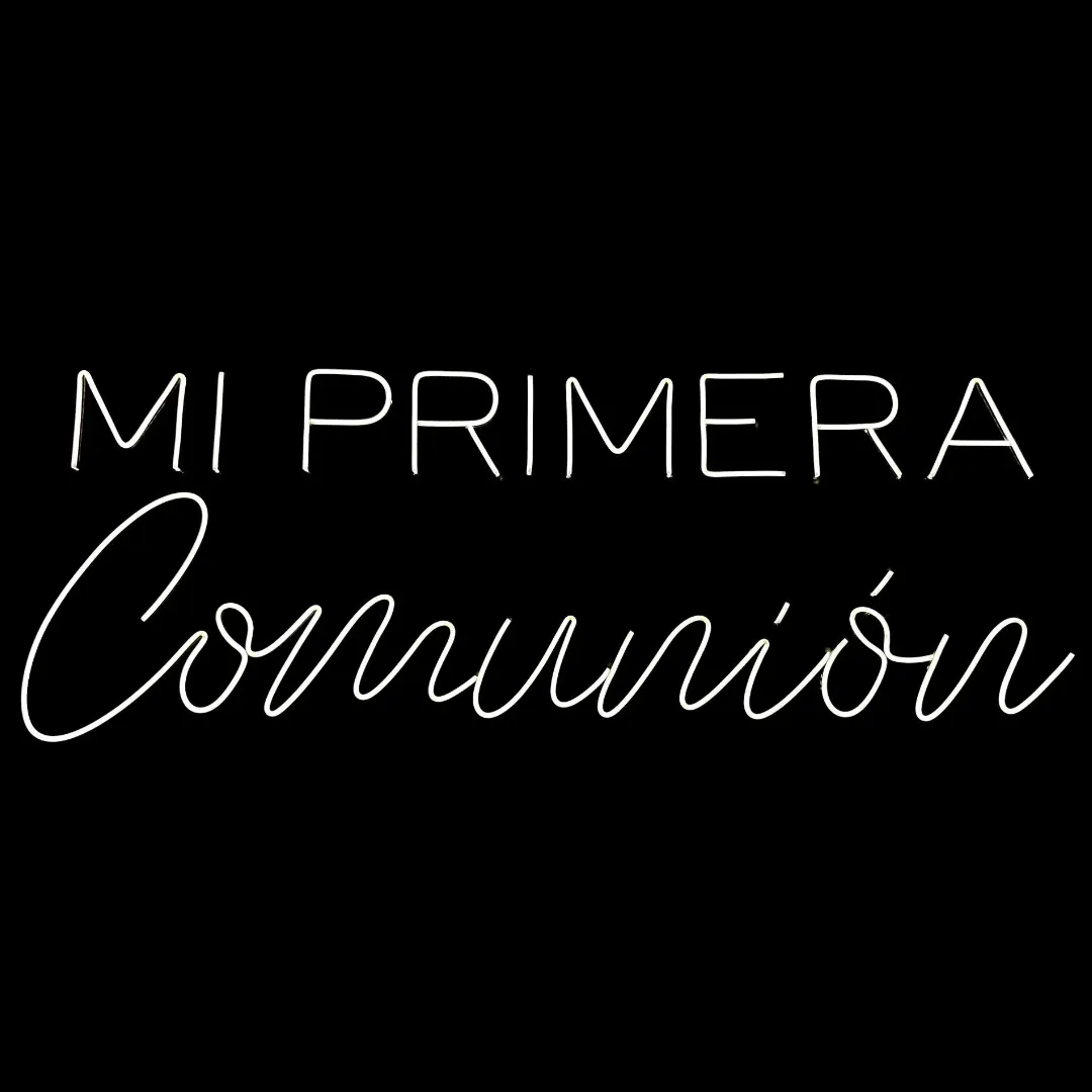 ILU033 NEÓN "MI PRIMERA COMUNIÓN" 138X58CM