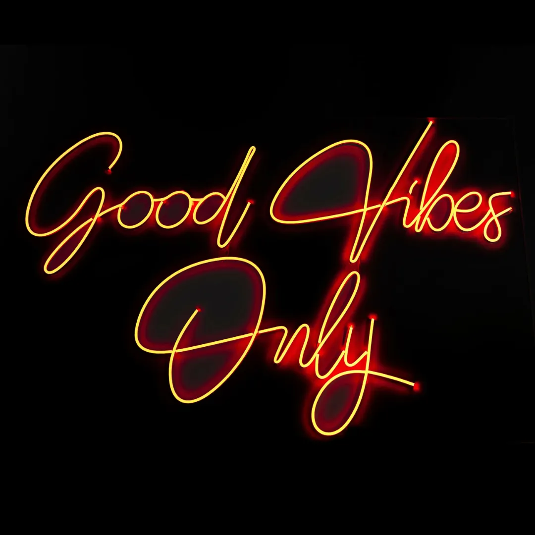 ILU009 LUZ NEON: "GOOD VIBES ONLY" (RGB)