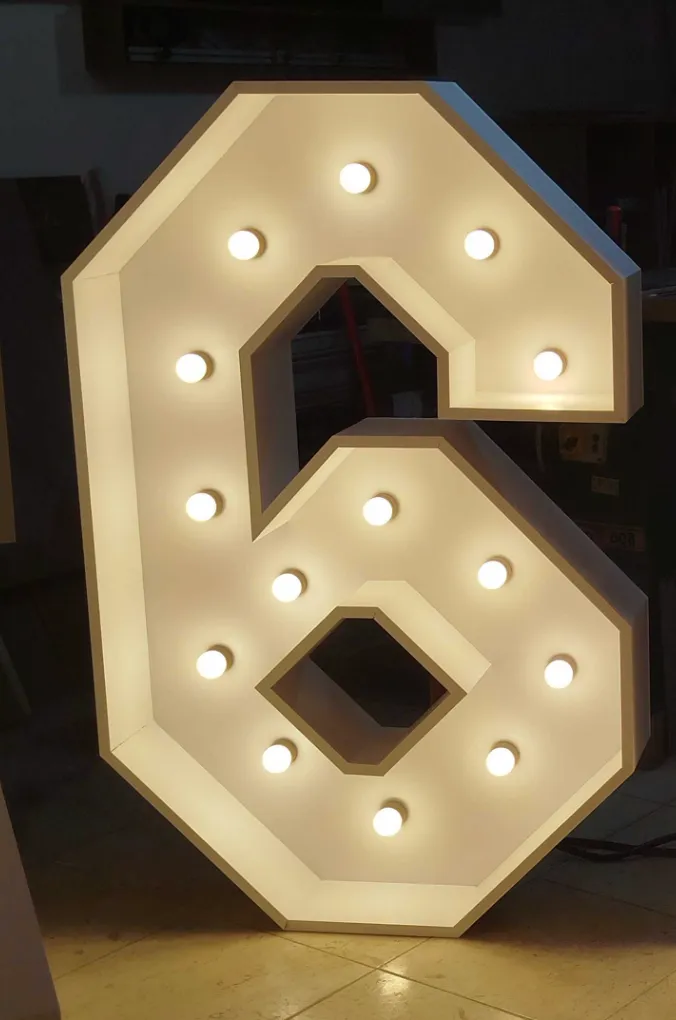 NÚMERO "6"