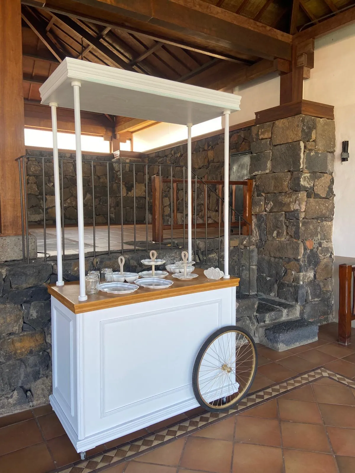 CARRO BISTRÓ BLANCO CON ENCIMERA MADERA Y TECHO + RUEDA