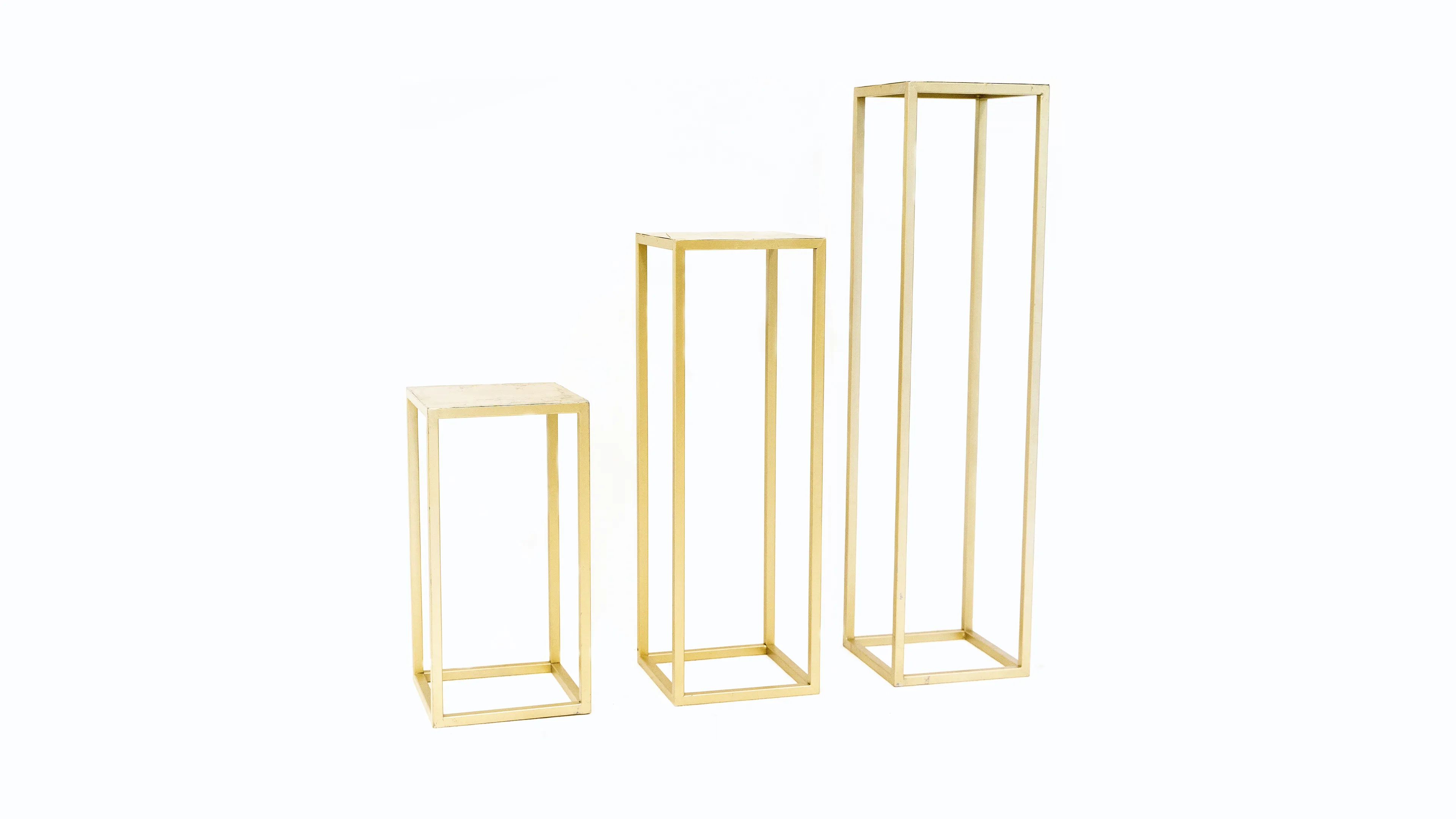 ATRE136 PEDESTAL METÁLICO DORADO 90X30X30