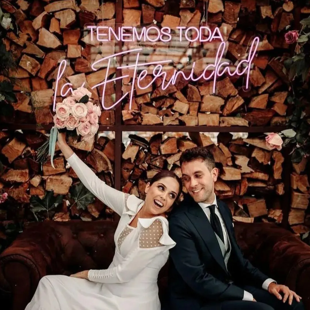 ILU030 LUZ NEON: "TENEMOS TODA LA ETERNIDAD" (COLOR AMARILLO+RGB) 143X83CM