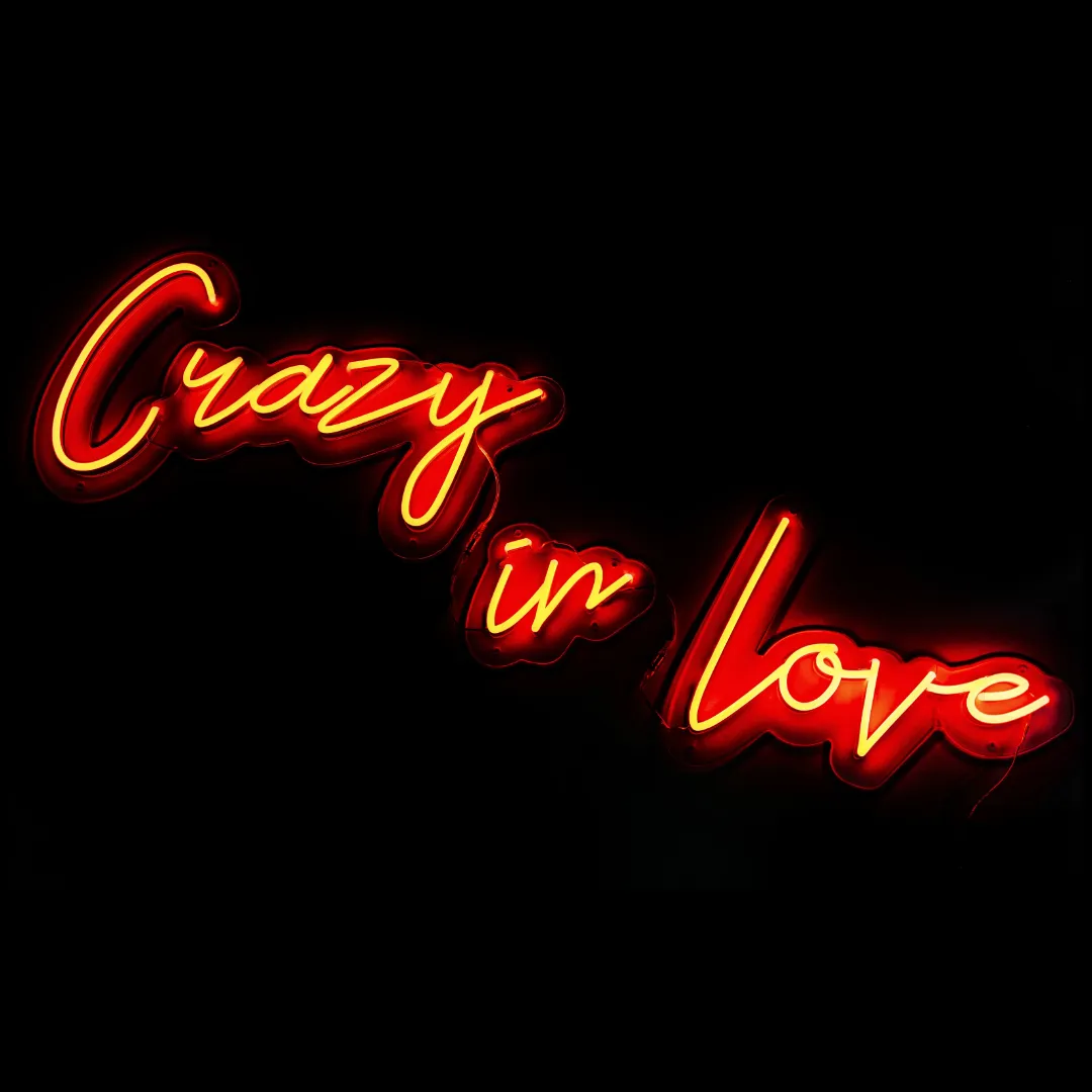 ILU010 LUZ NEÓN “CRAZY IN LOVE” (COLOR ROJO) 77X45CM