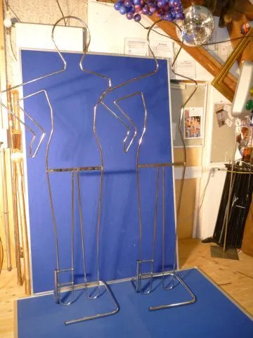 Figur aus Eisendraht, selbststehend