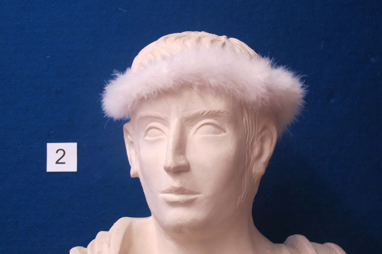 Kopfbedeckung 13 Feder