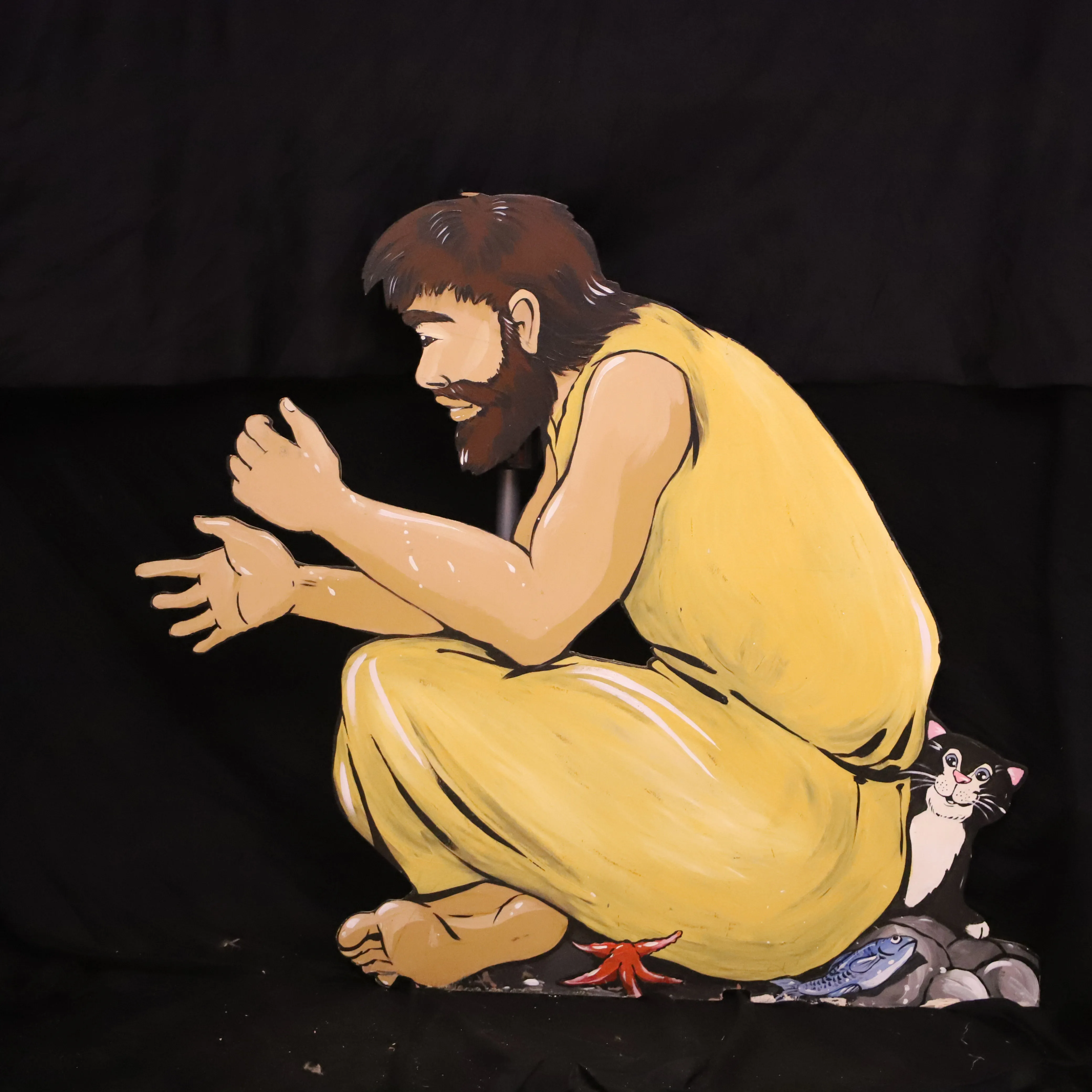 Holz Figur flach, Jünger mit Fischernetz sitzend, gelbes Gewand (83cm)
