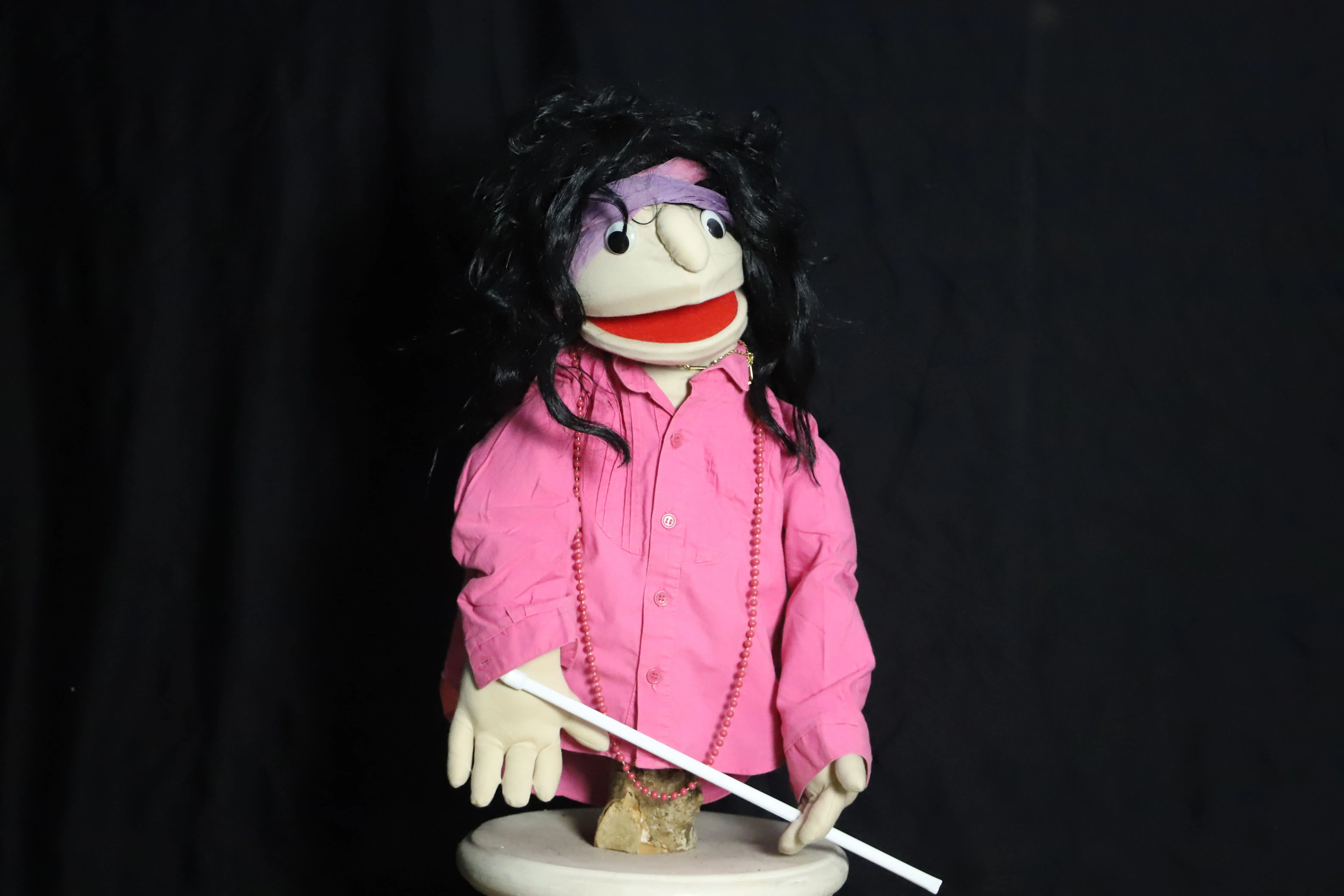 Handpuppe ( lustige Puppe mit langen Haaren, Stab und Stirnband )