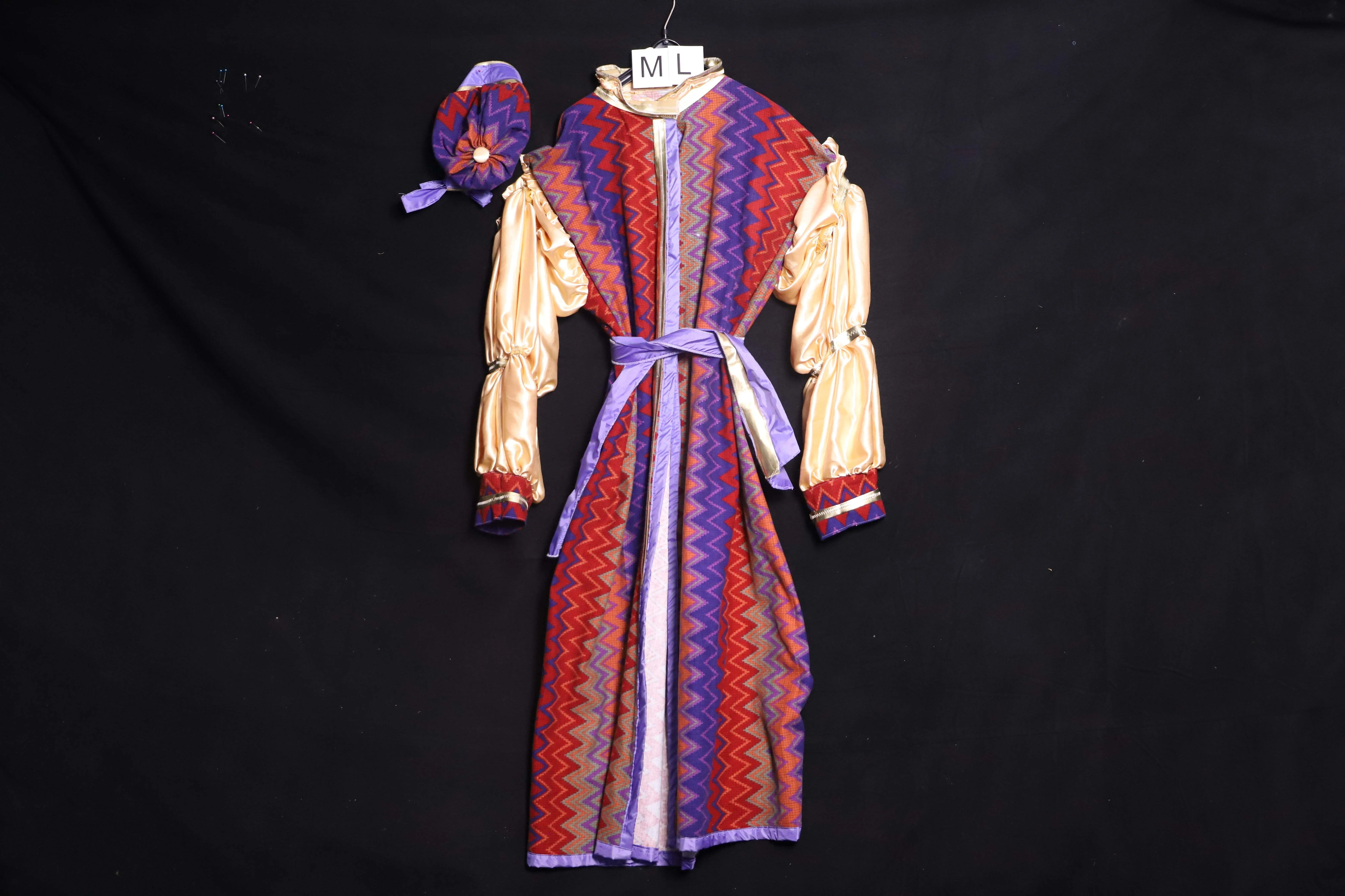 Test Verkleidung M-L mit Kopfbedeckung, rot-violett-gold (ML0518)