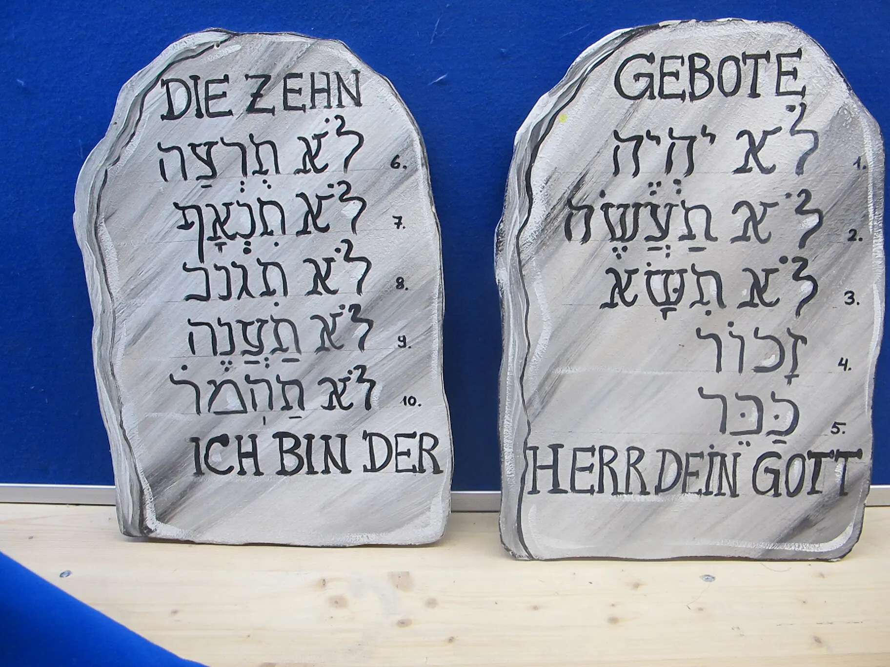 Zehn Gebote zwei Tafeln Ton, Gips oder Stein
