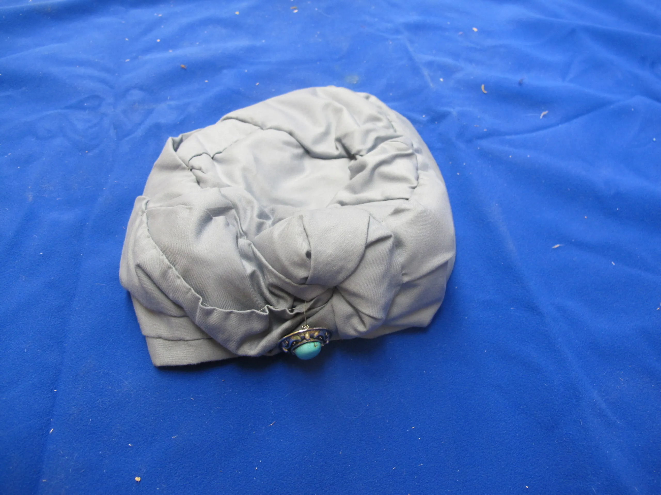 Kopfbedeckung 10 grau 