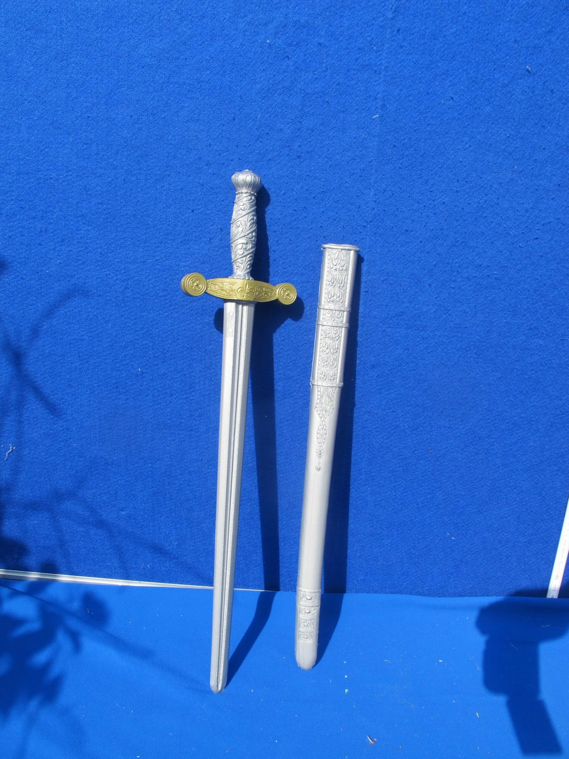 Schwert Plastik div. Farben