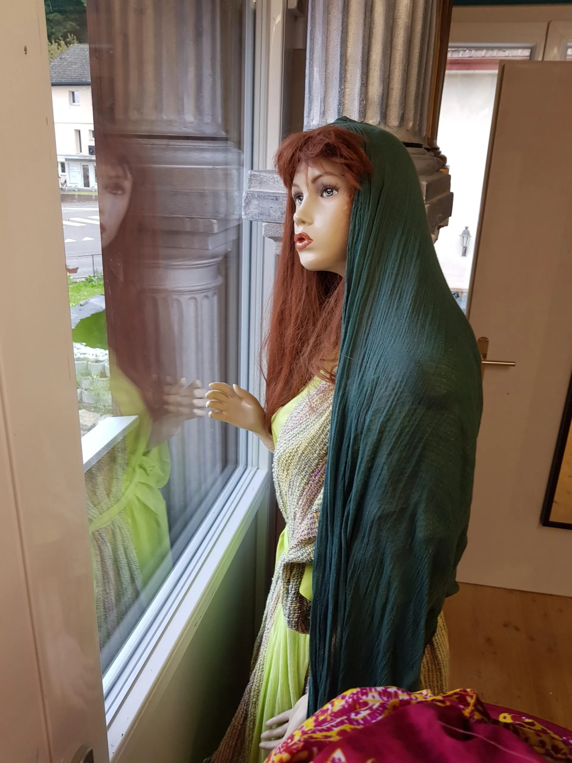 Schaufensterpuppe junge Frau