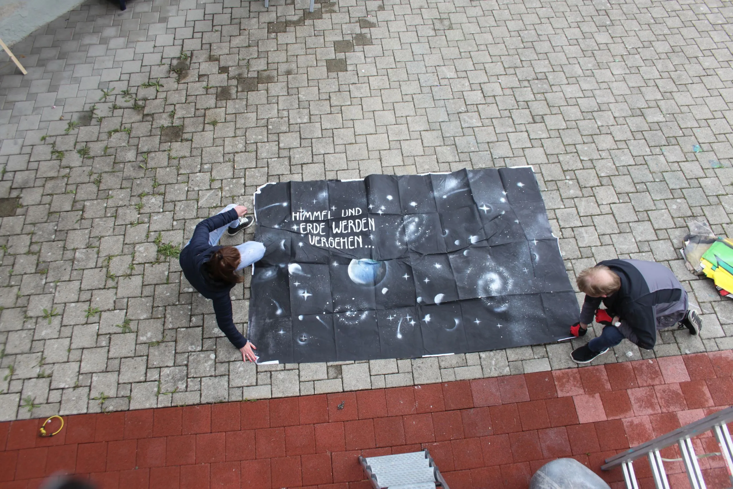 Kulisse Himmel und Erde vergehen