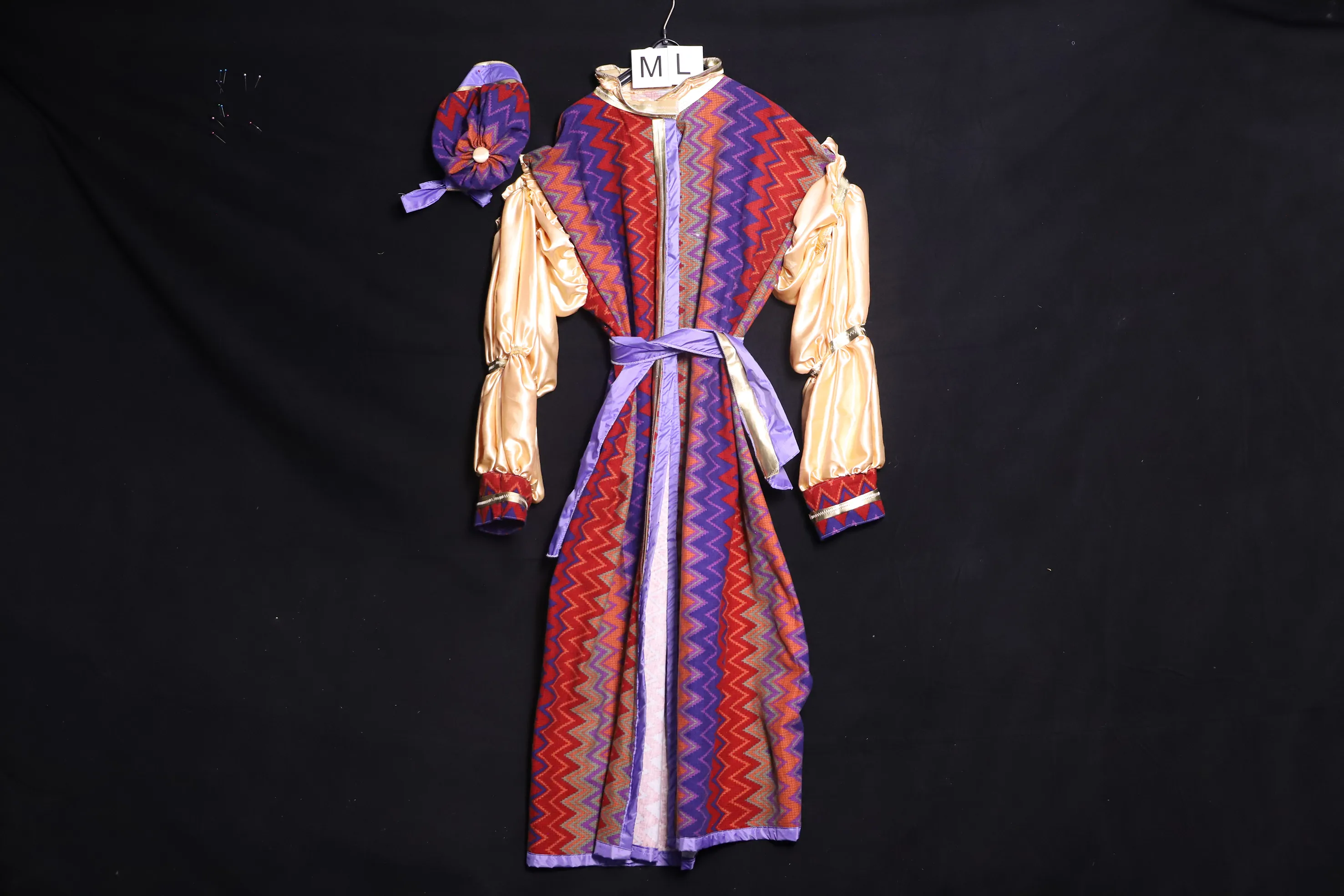 Verkleidung M-L mit Kopfbedeckung, rot-violett-gold ( ML0518 )