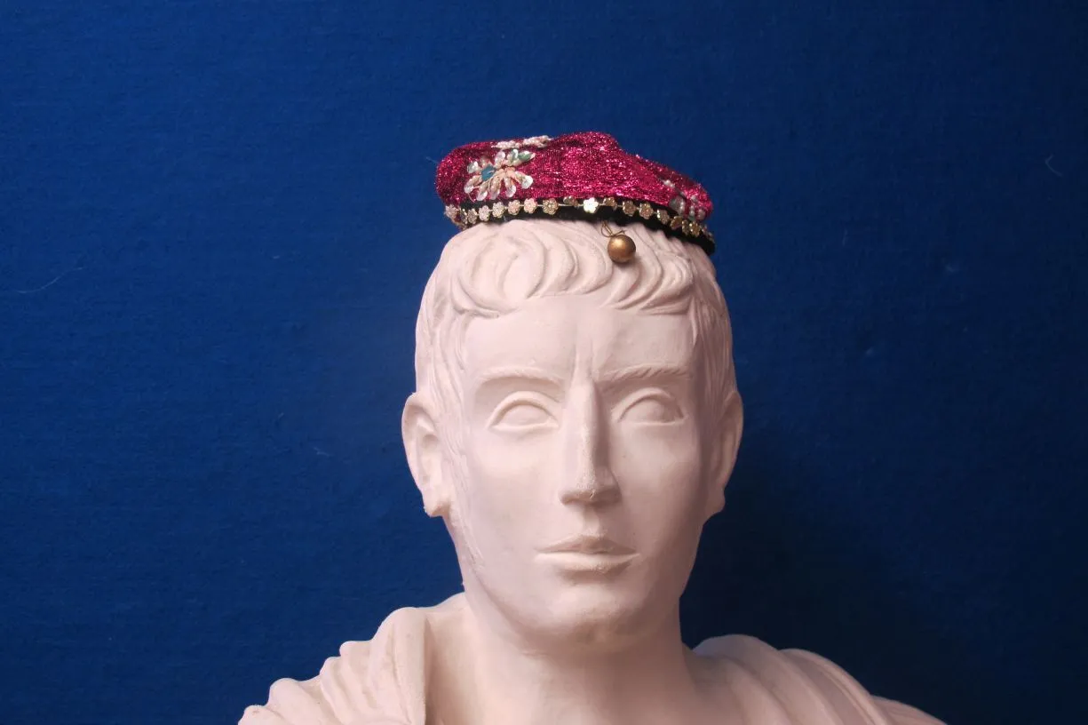 Kopfbedeckung 12 rot 