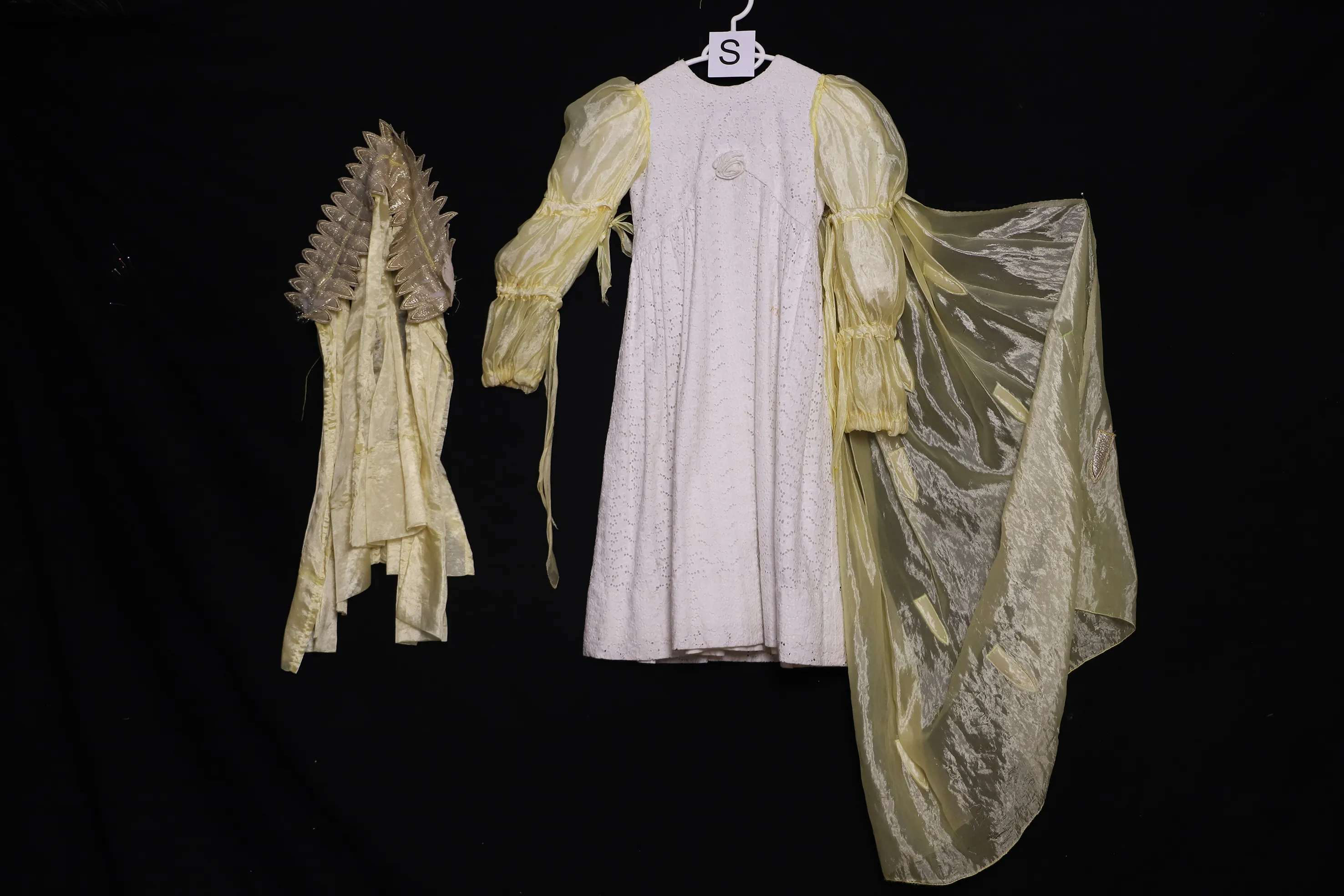 Verkleidung S mit Umhang, weiss-gold ( S0344 )