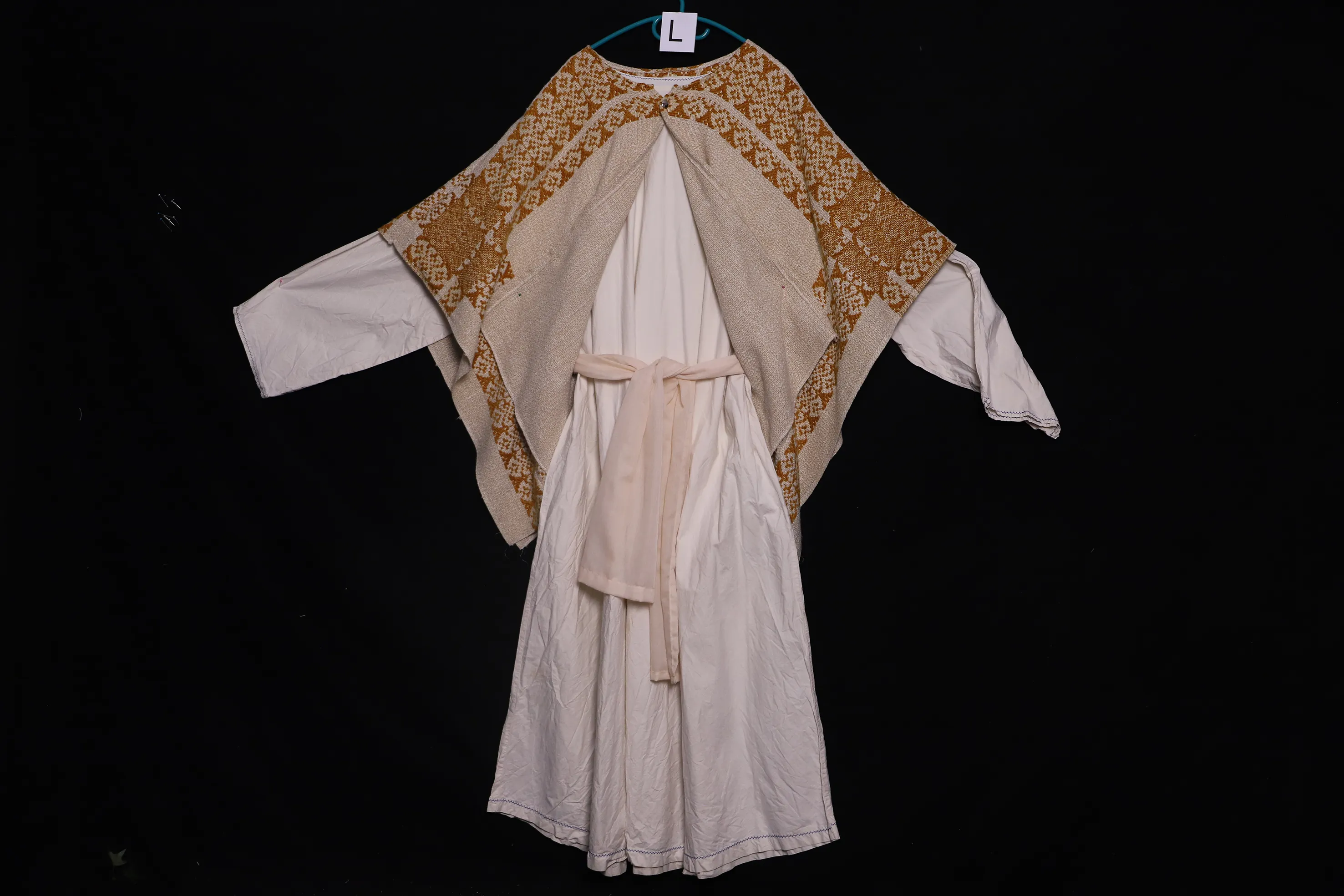 Verkleidung L mit Umhang, weiss-braun ( L0175 )