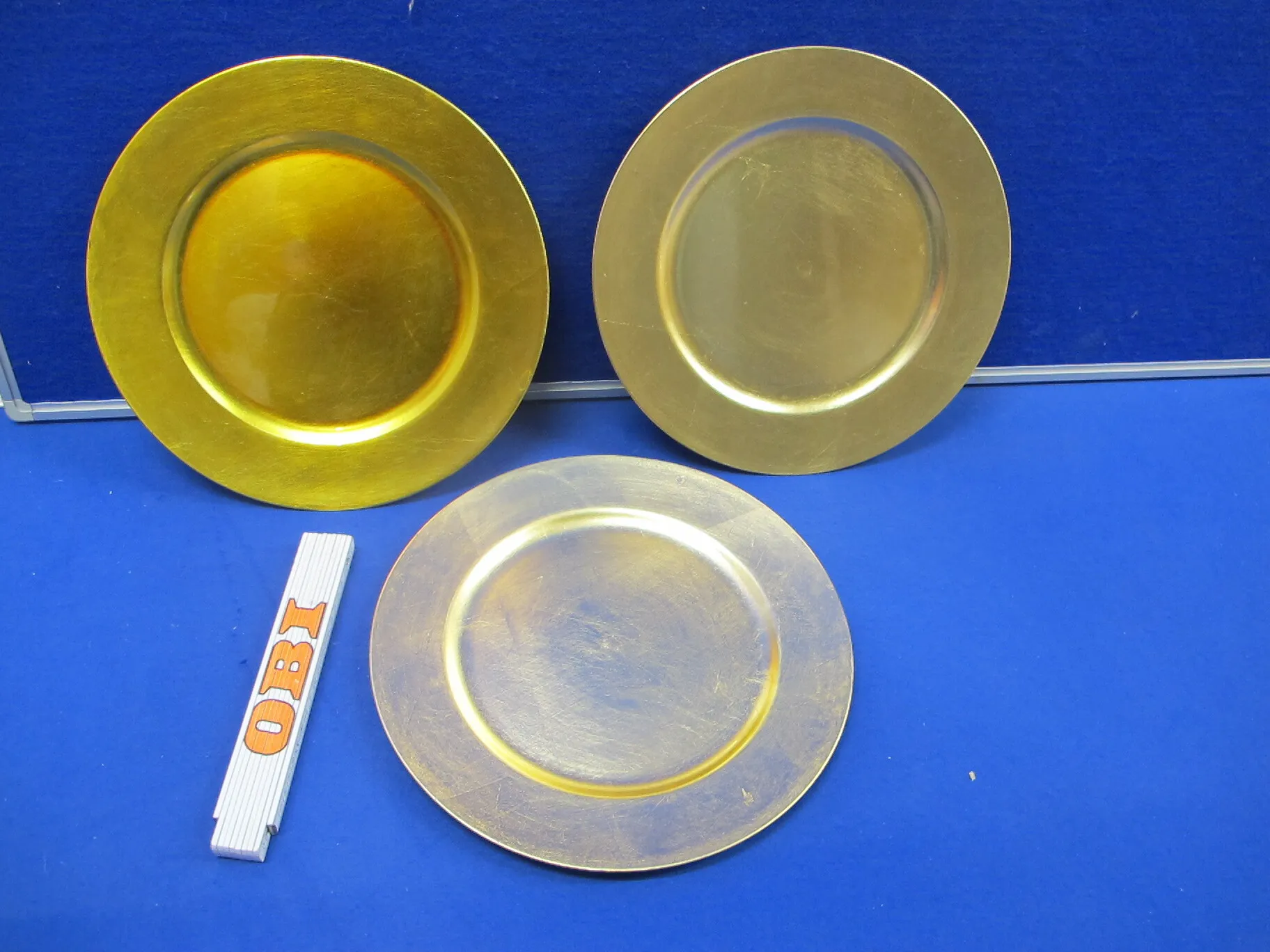 Teller golden, kupfern, silbern