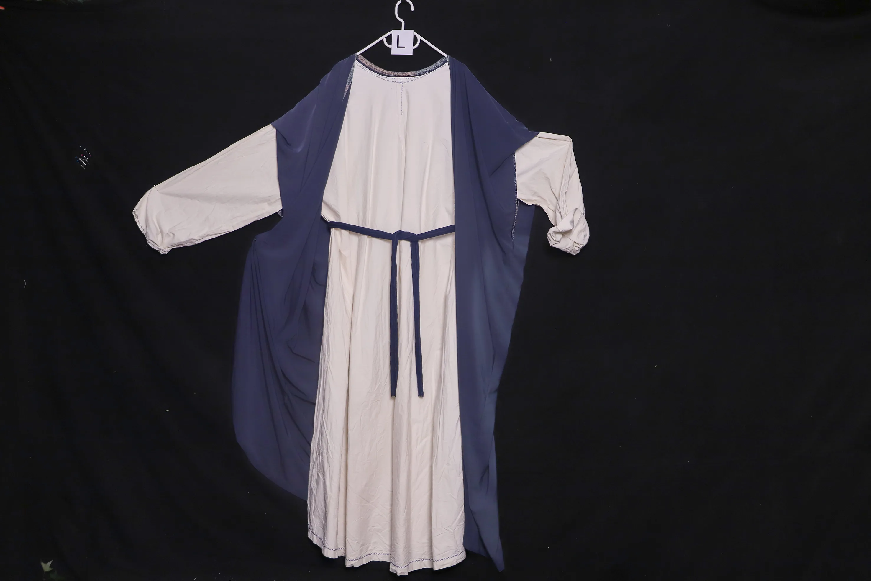 Verkleidung L mit Umhang, weiss-blau ( L0172 )