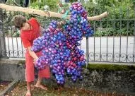 Traube XXL aus Pingpongbällen (Josua)