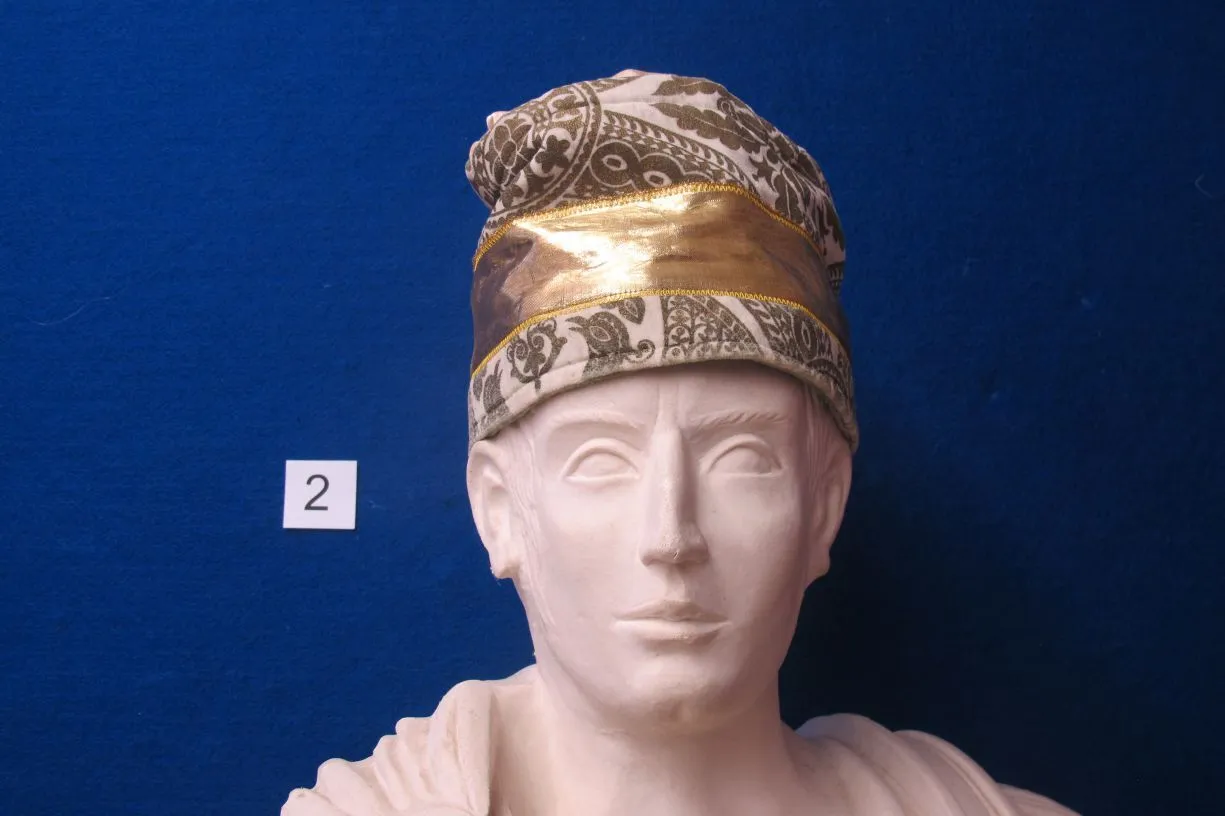 Kopfbedeckung 7 Haube