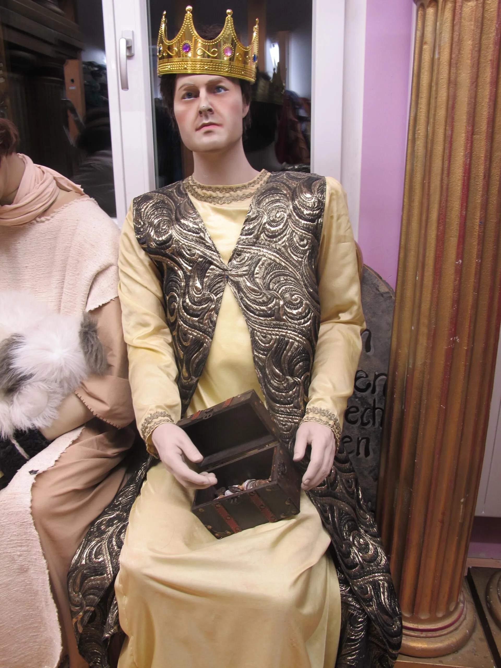 Schaufensterpuppe König