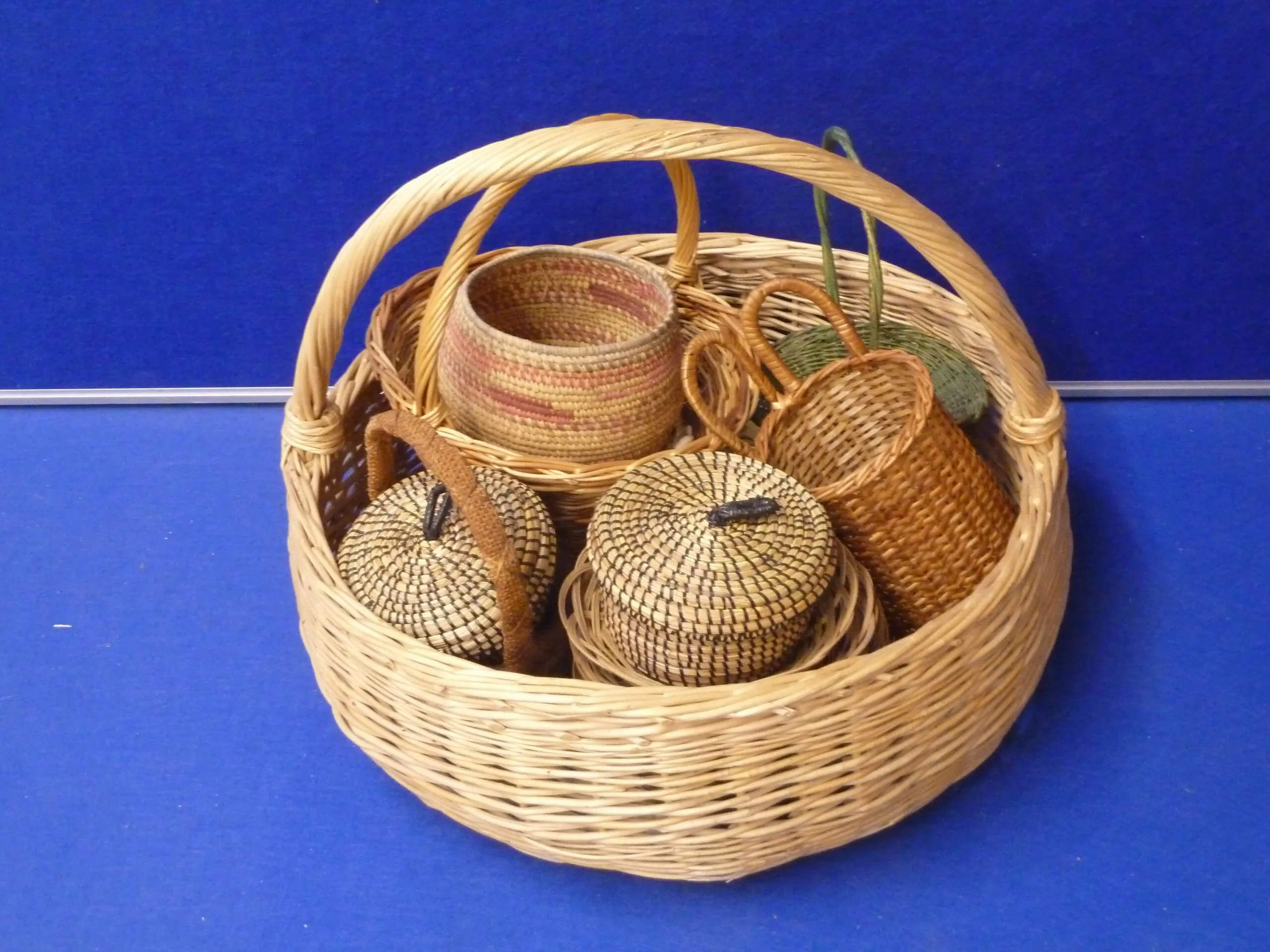 Korb/Körbe div. Gefässe