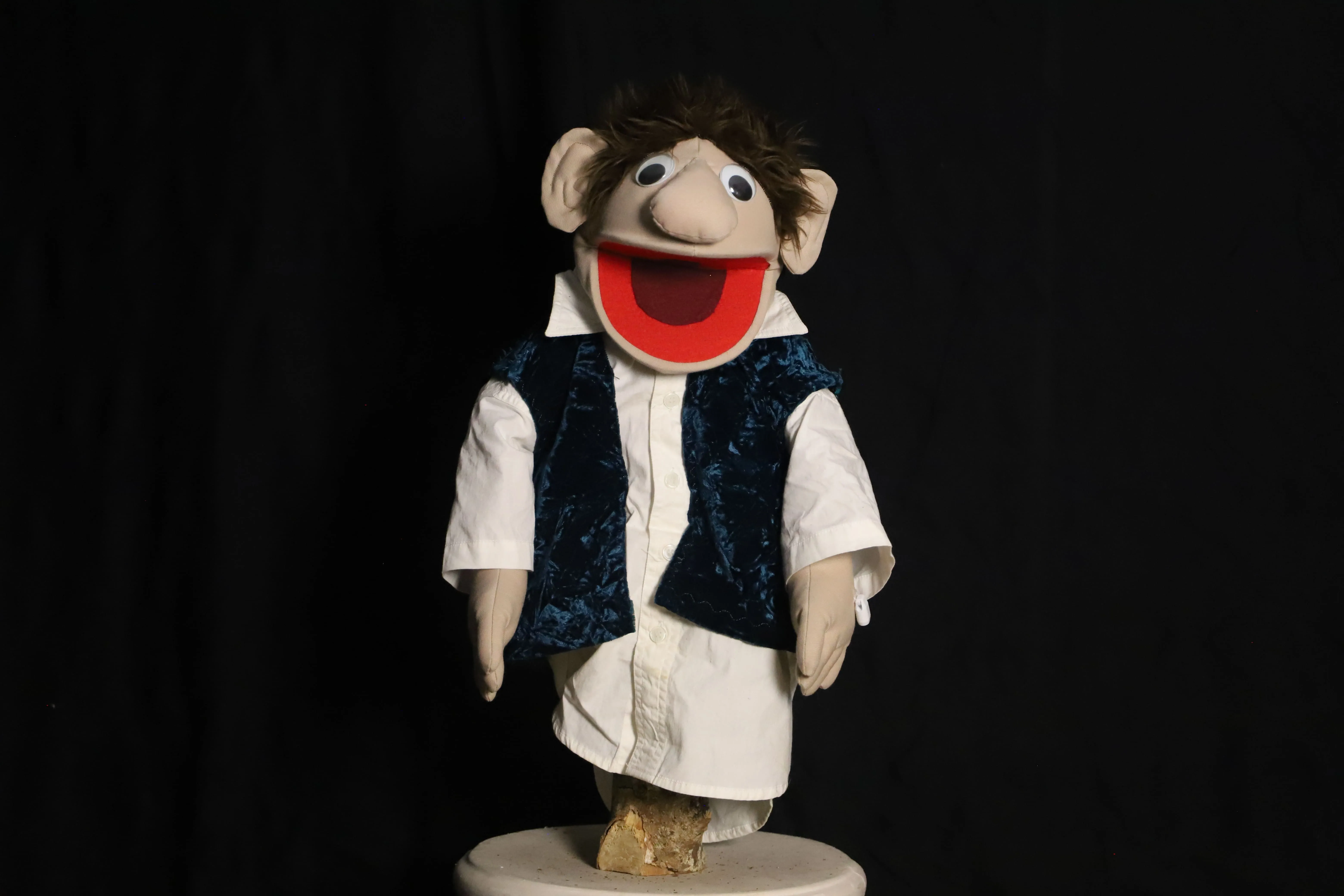 Handpuppe ( lustiger Knabe mit blauer Weste )