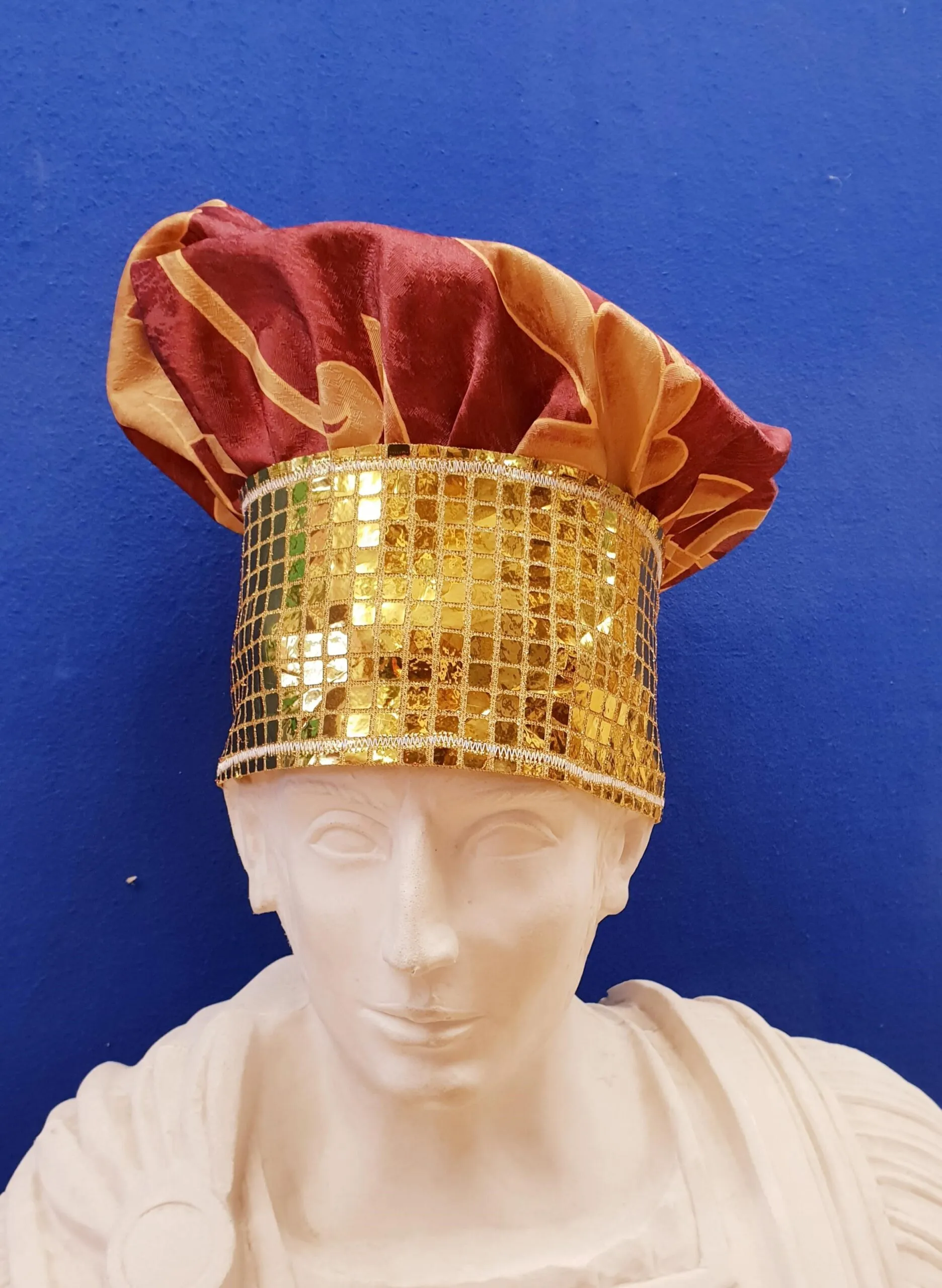 Kopfbedeckung 19 rot gold