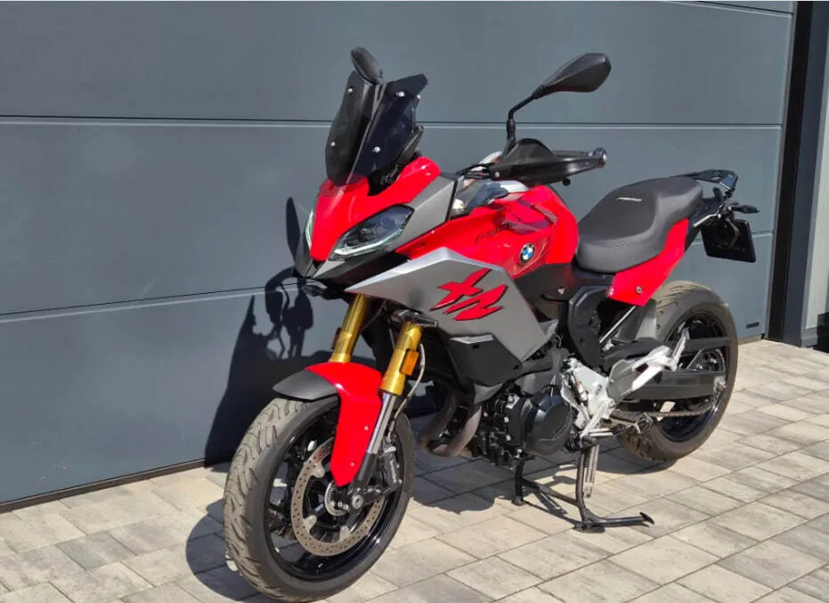 BMW F900 XR Red