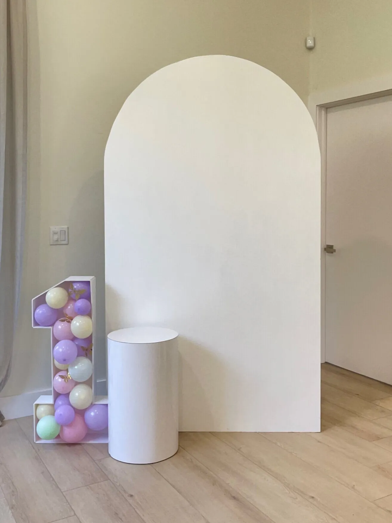 Wooden Arch Backdrop 5'x3'