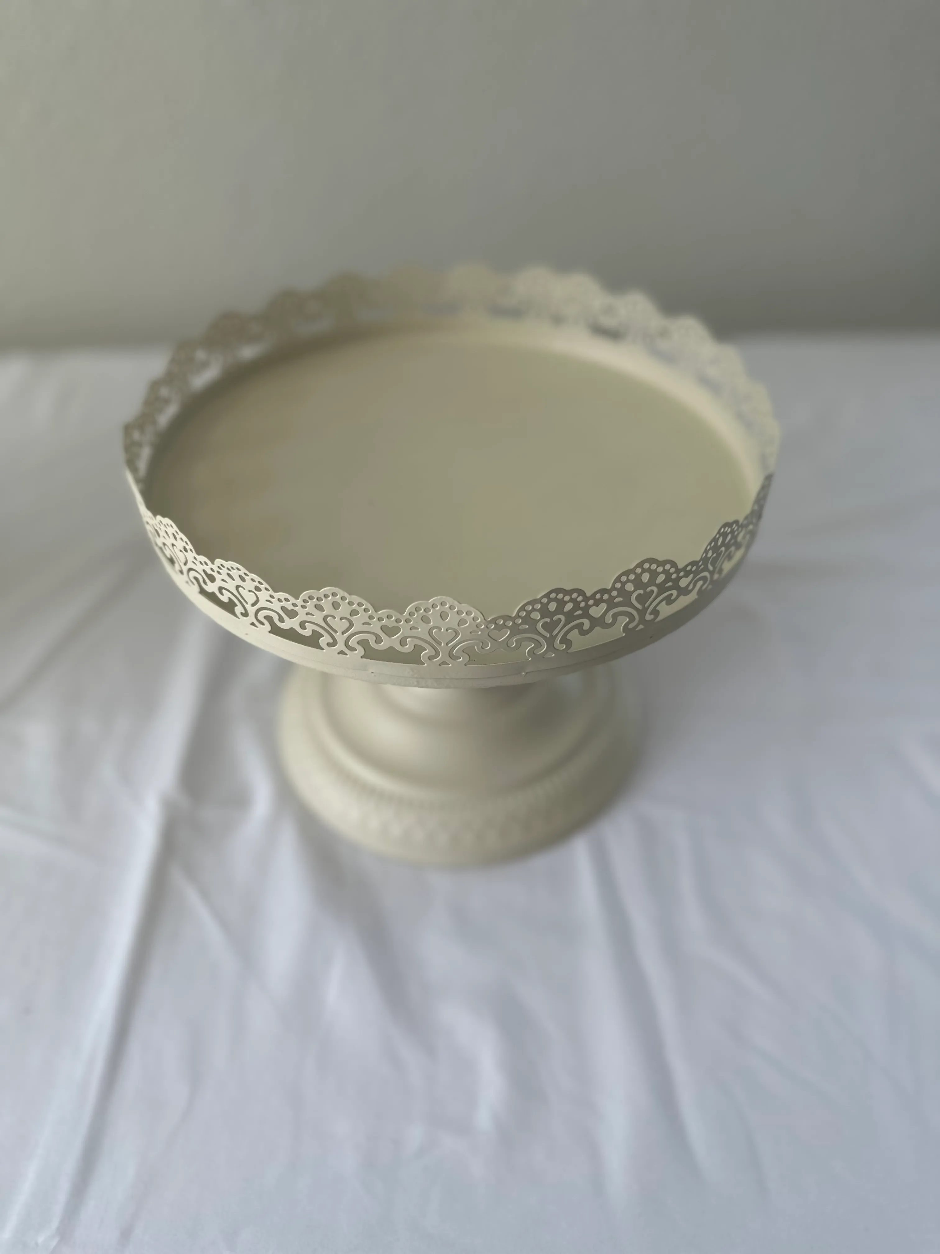 8"x10" Off White Cake Holder