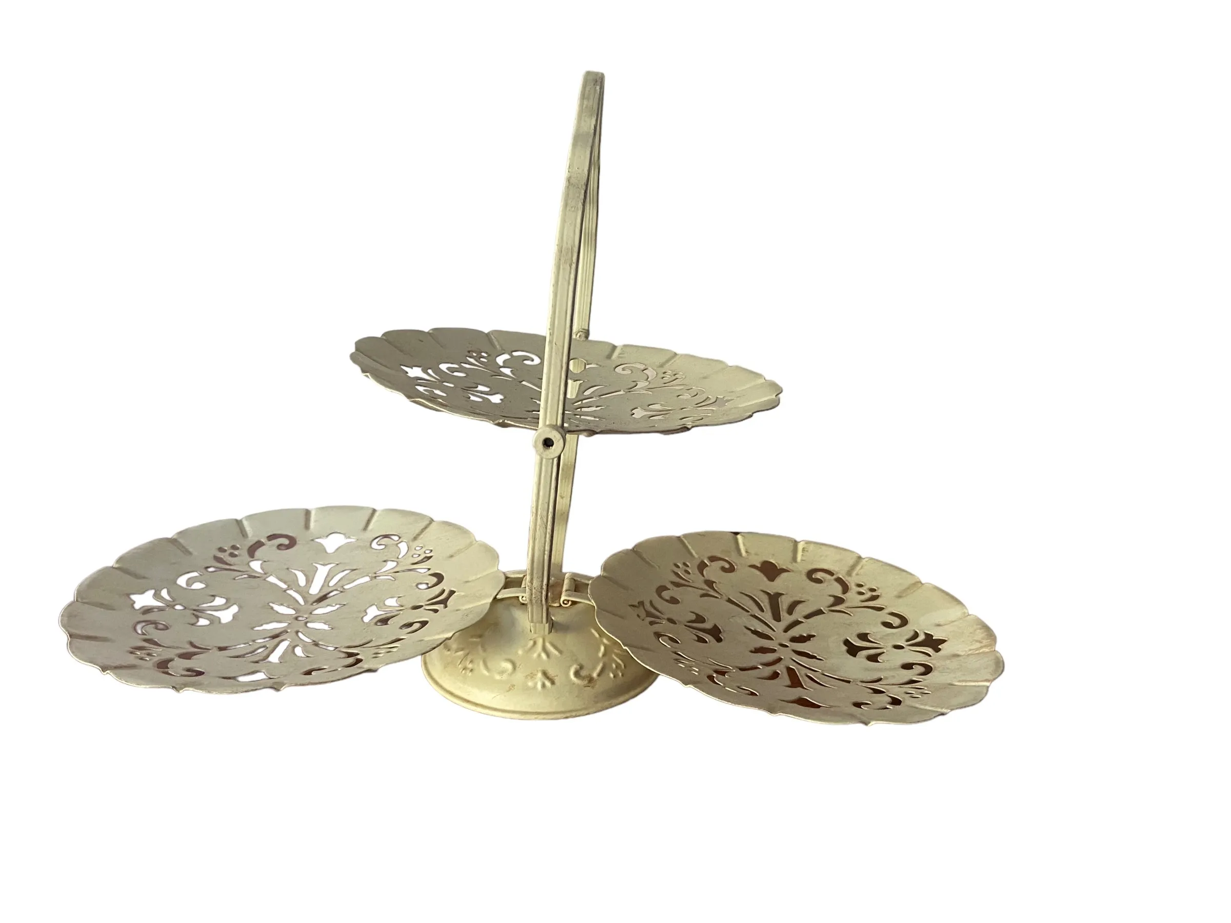 Cream Scallop Tiered Tray Folding