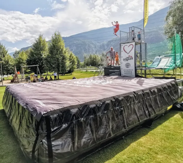 Structure de saut sur remorque