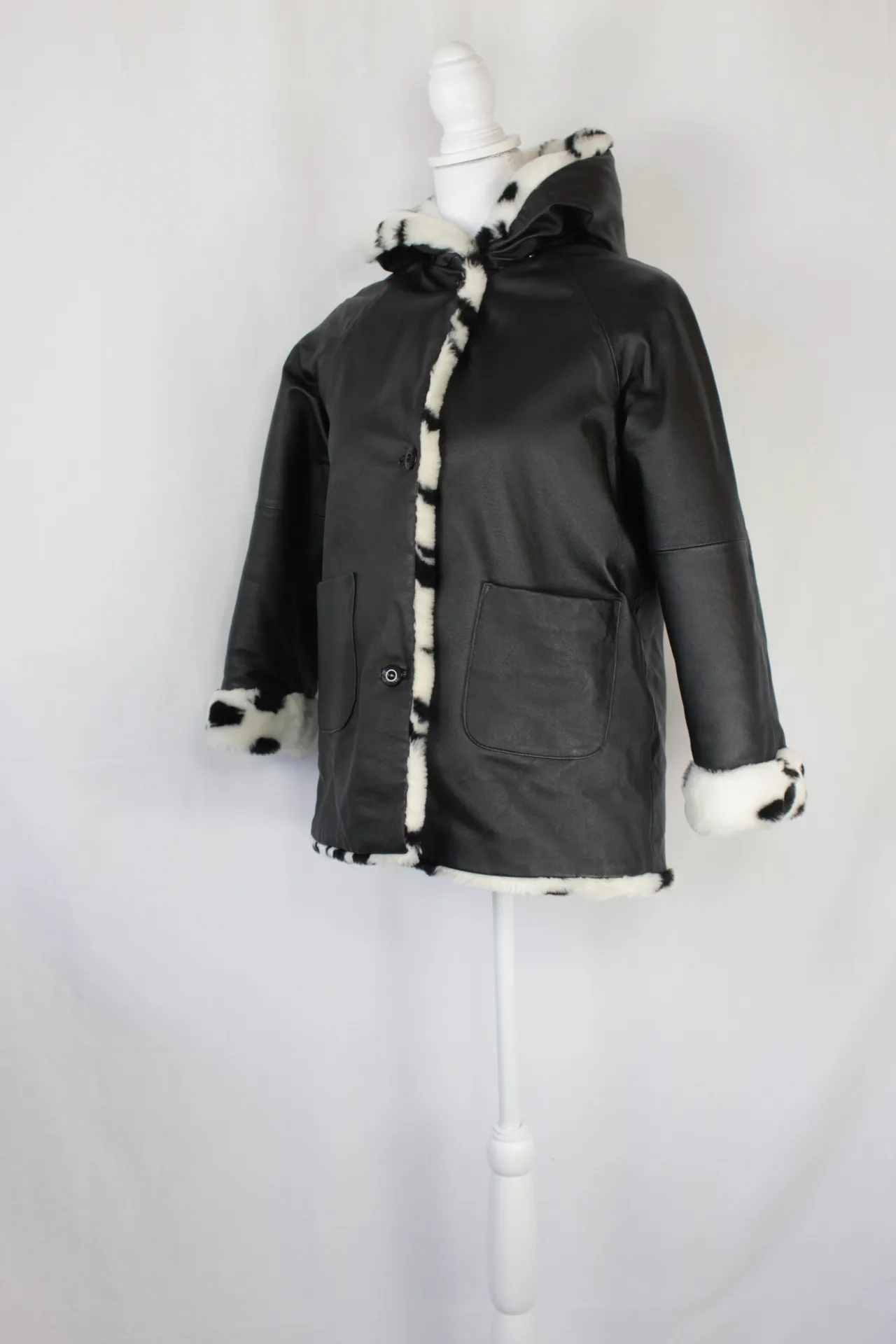Reversible Cruella De Vil Jacket With Matching Scarf ()