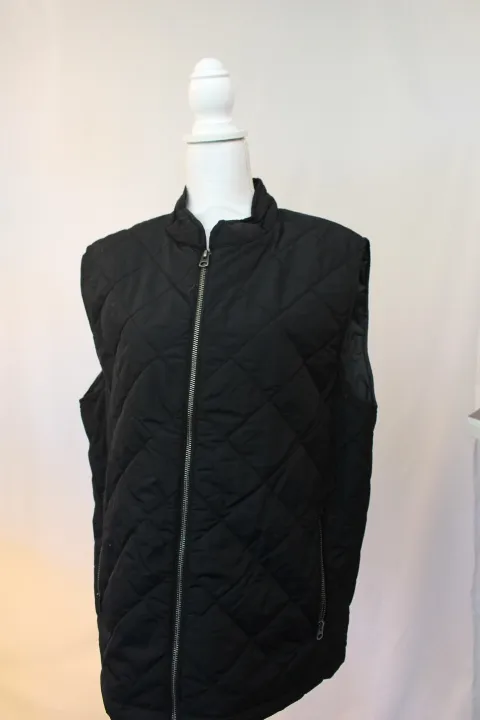 Black Quilted Vest - Zip-Up ()