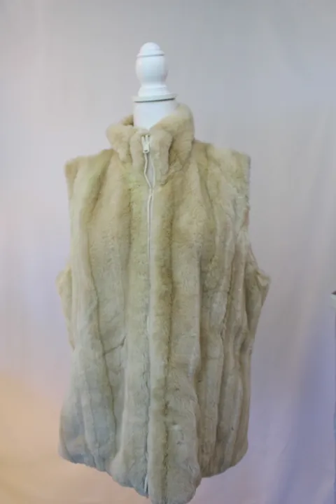 Tan Vest - Faux Fur ()