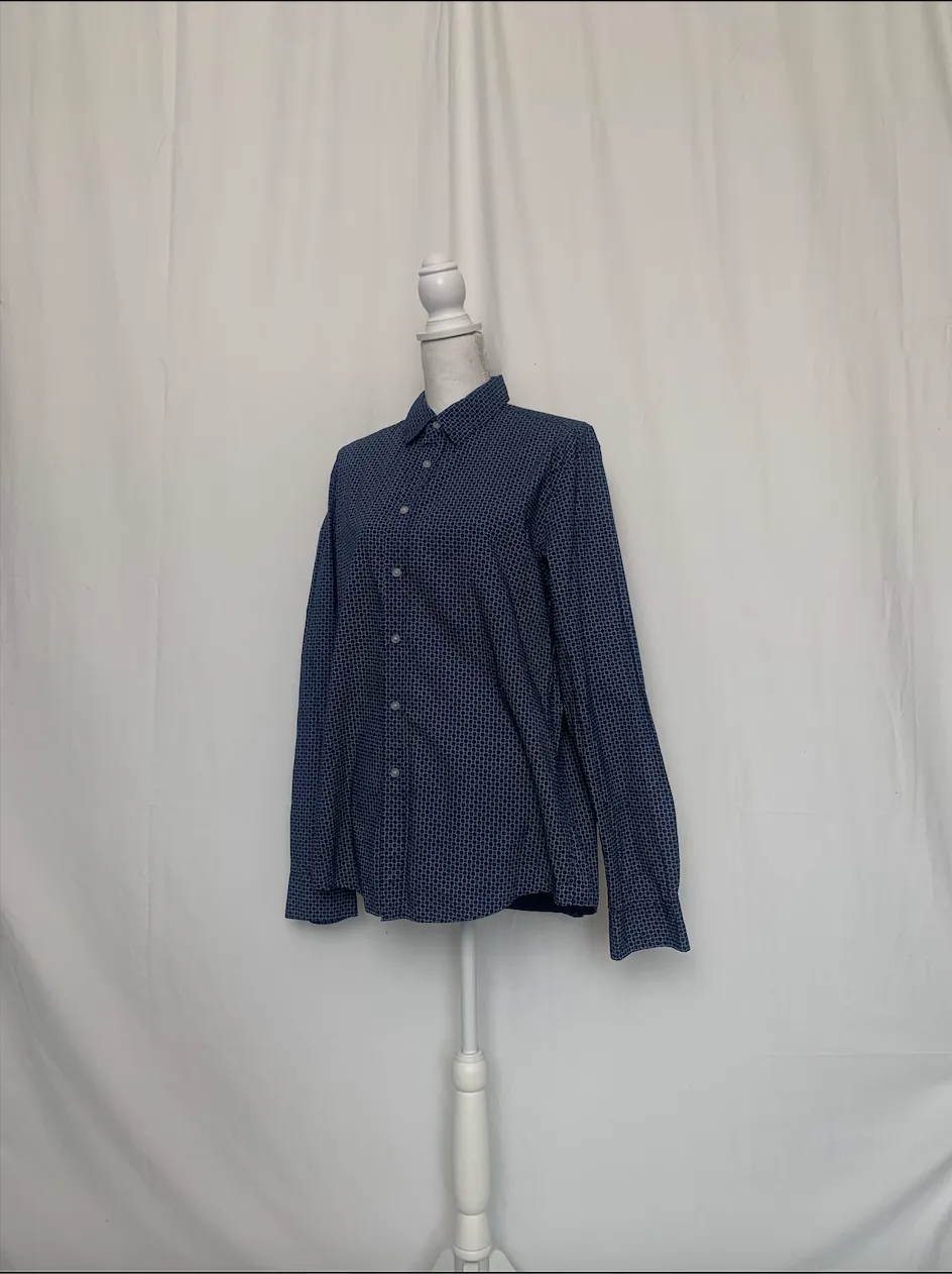 Blue and White Patterned Shirt - 21 Men (Large)