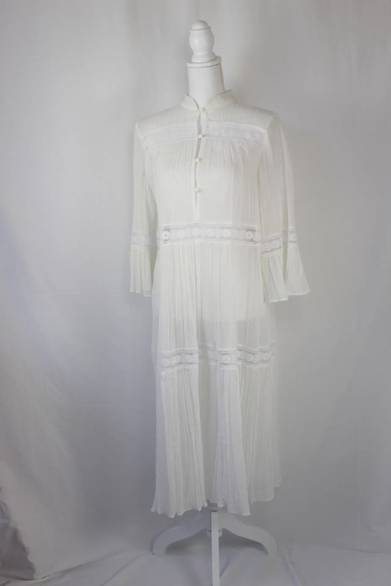 White Dress - Linen ()